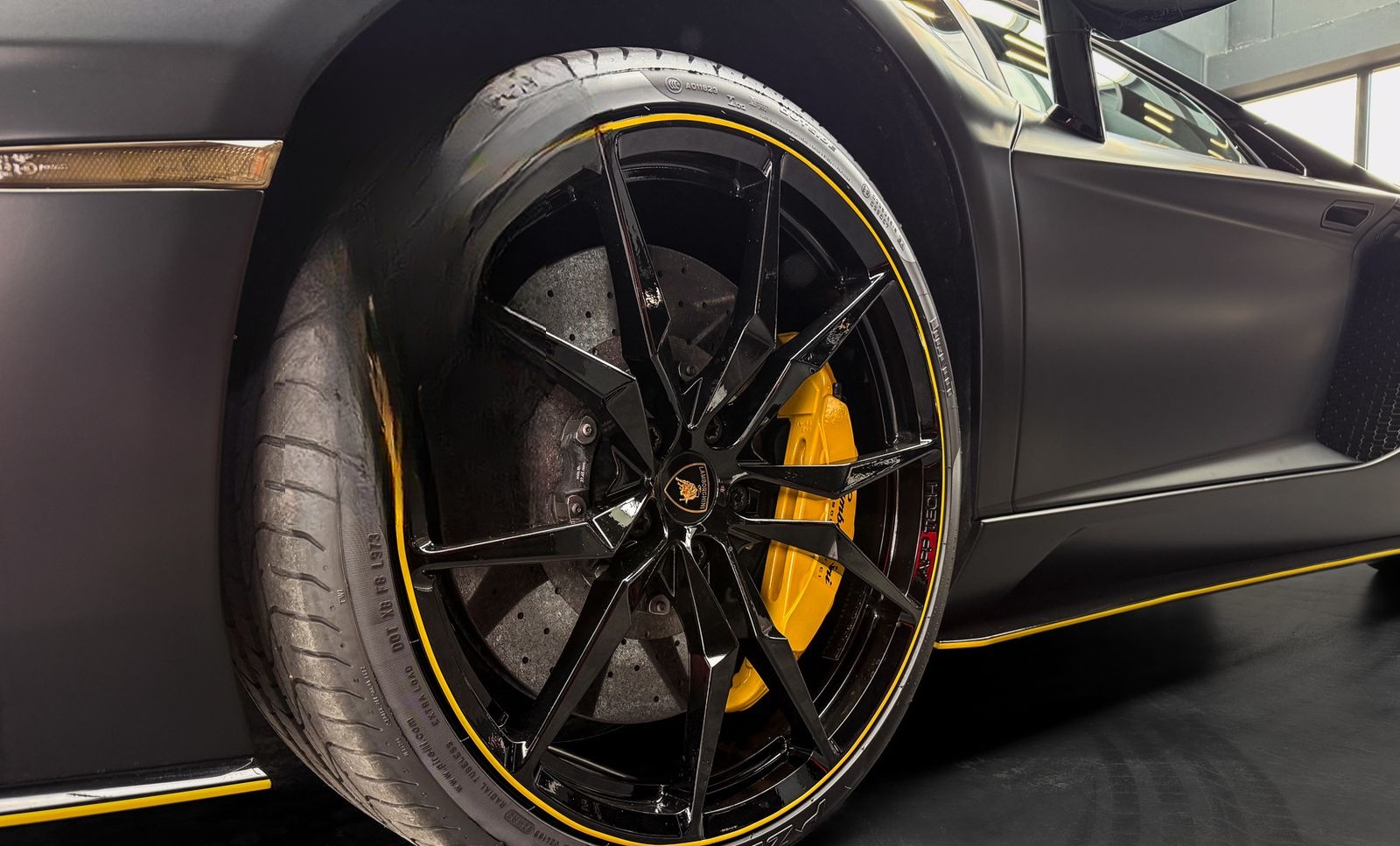 Lamborghini Aventador S/COUPE/V12/CARBON/MATT/SENSONUM SOUND foto 10