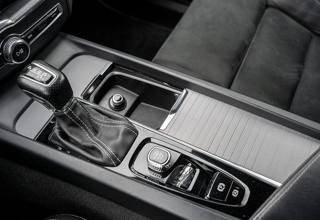 Volvo XC60 D4 R-Design AHK RÜCKFAHRKAMERA H/K foto 17