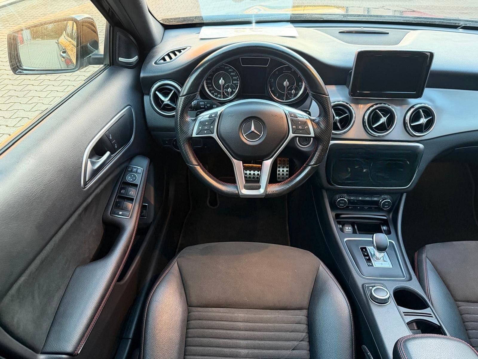 Mercedes-Benz GLA 45 AMG 4Matic HARMAN KARDON foto 14