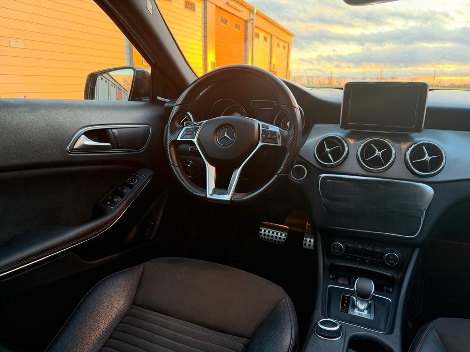 Mercedes-Benz GLA 45 AMG 4Matic HARMAN KARDON foto 16