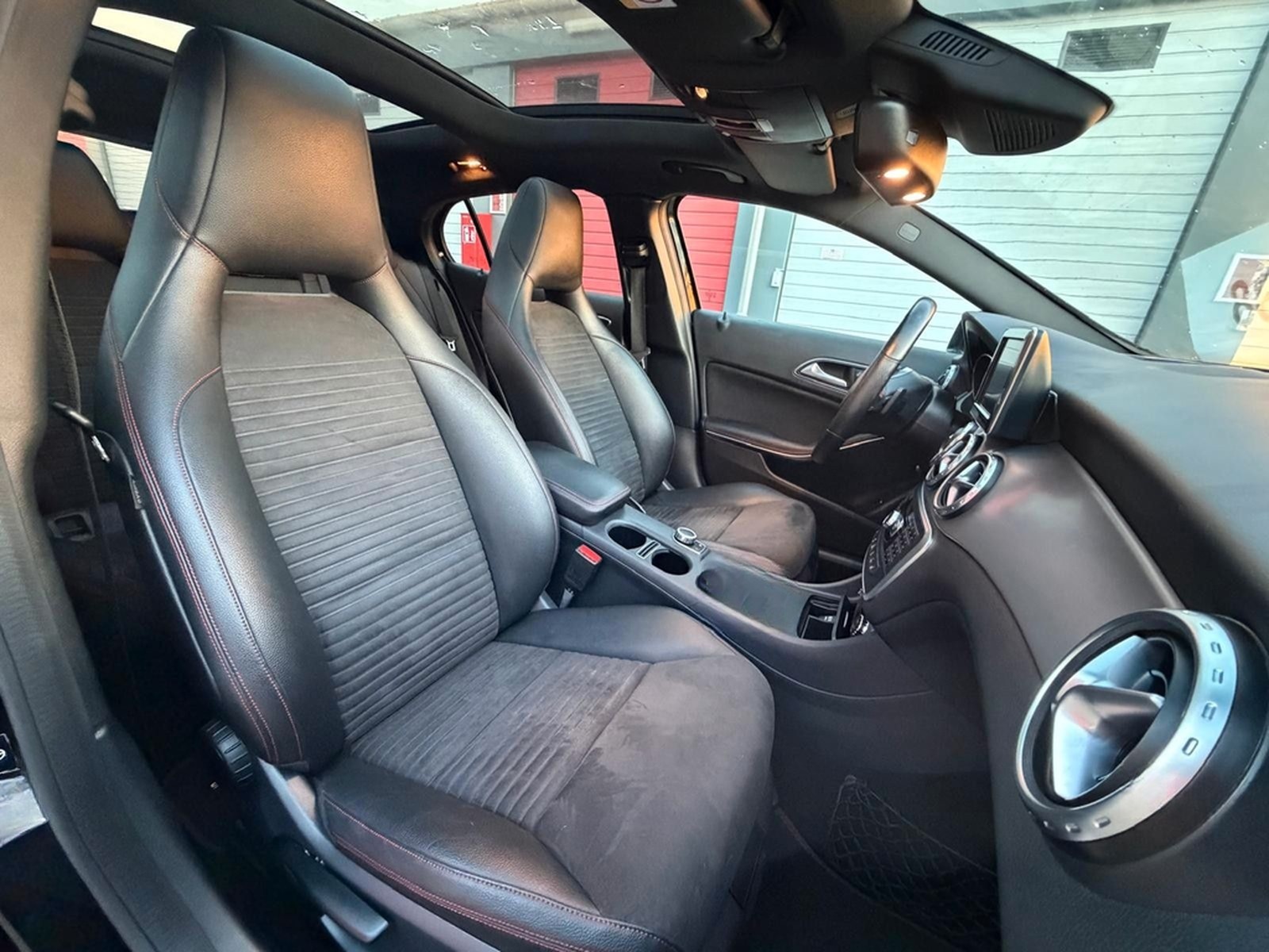 Mercedes-Benz GLA 45 AMG 4Matic HARMAN KARDON foto 18