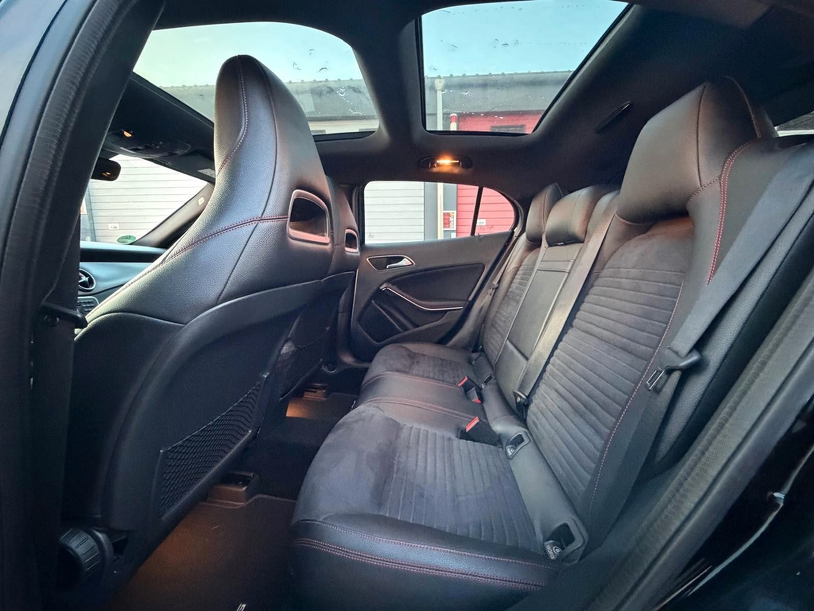 Mercedes-Benz GLA 45 AMG 4Matic HARMAN KARDON foto 19