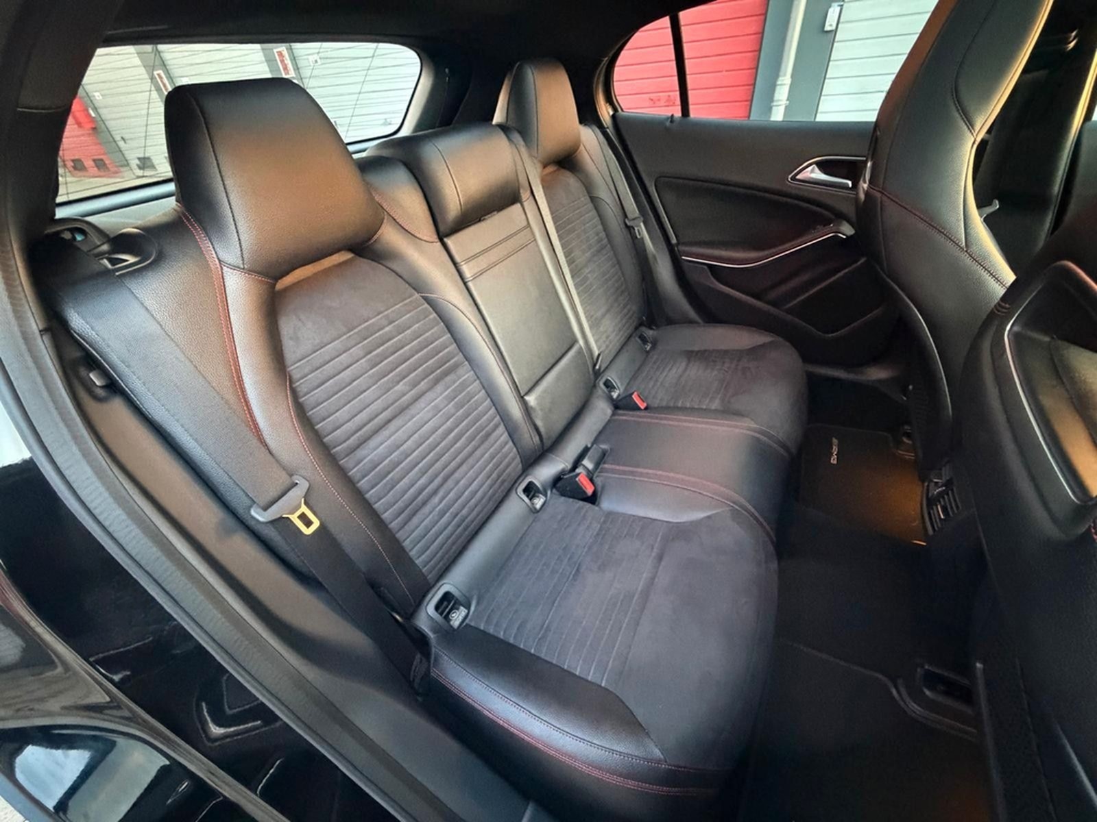 Mercedes-Benz GLA 45 AMG 4Matic HARMAN KARDON foto 20