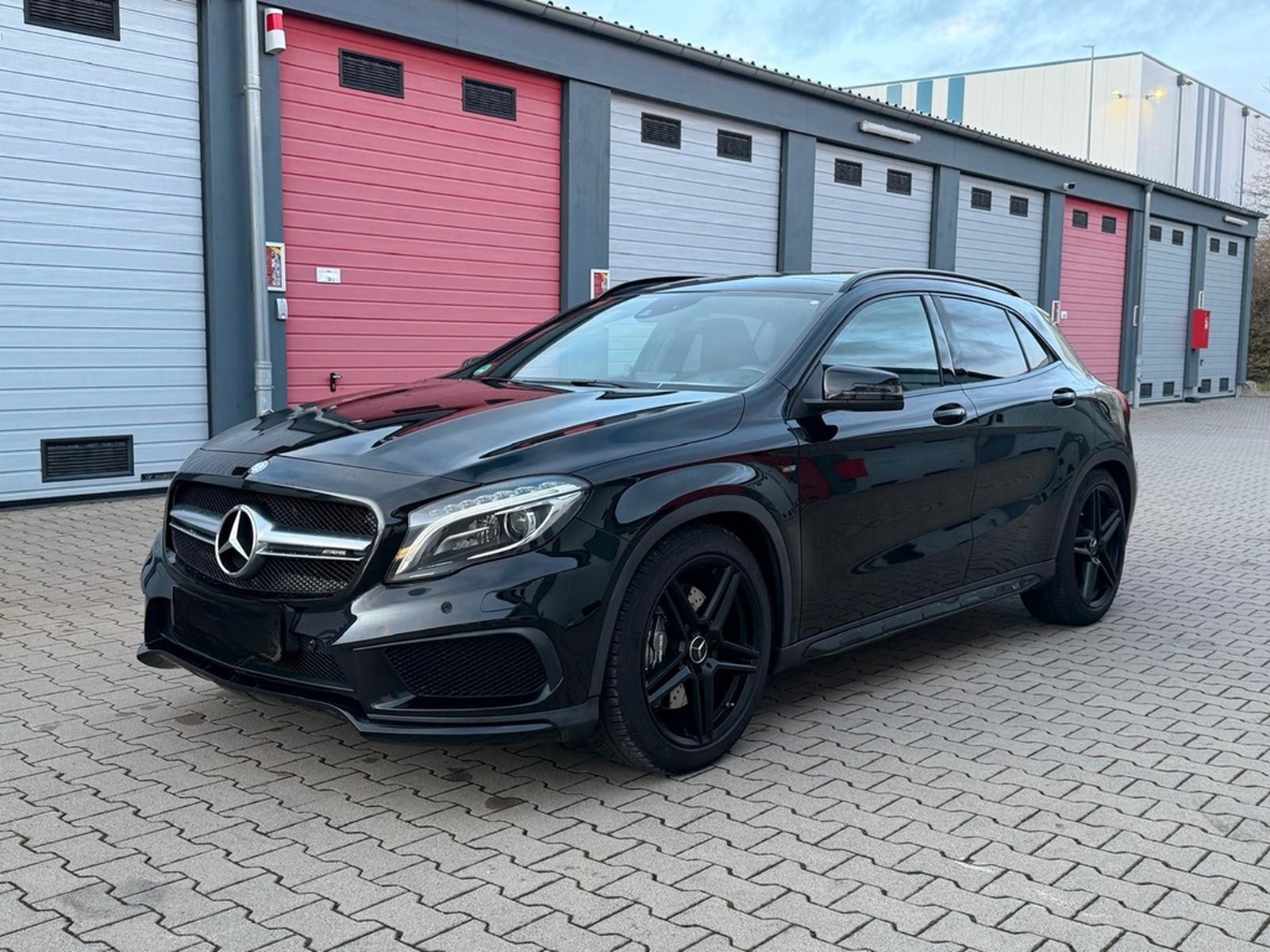 Mercedes-Benz GLA 45 AMG 4Matic HARMAN KARDON foto 3