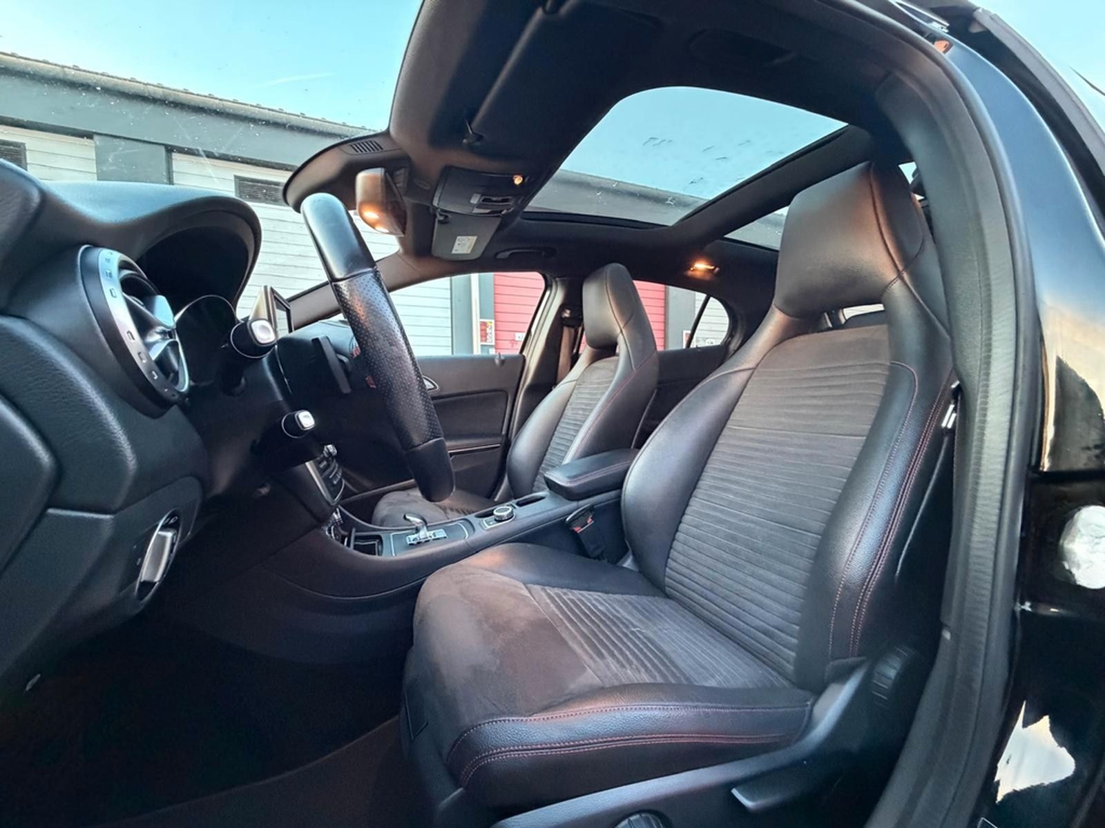 Mercedes-Benz GLA 45 AMG 4Matic HARMAN KARDON foto 21