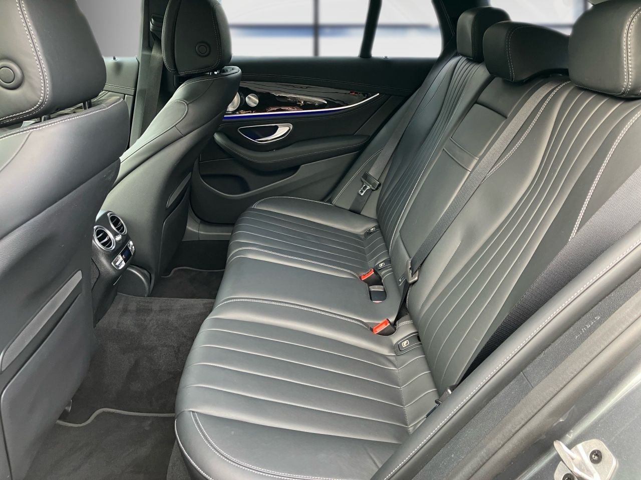 Mercedes-Benz E 450 4M T Exclusive Massage+HUD+Burmester+Distr foto 6