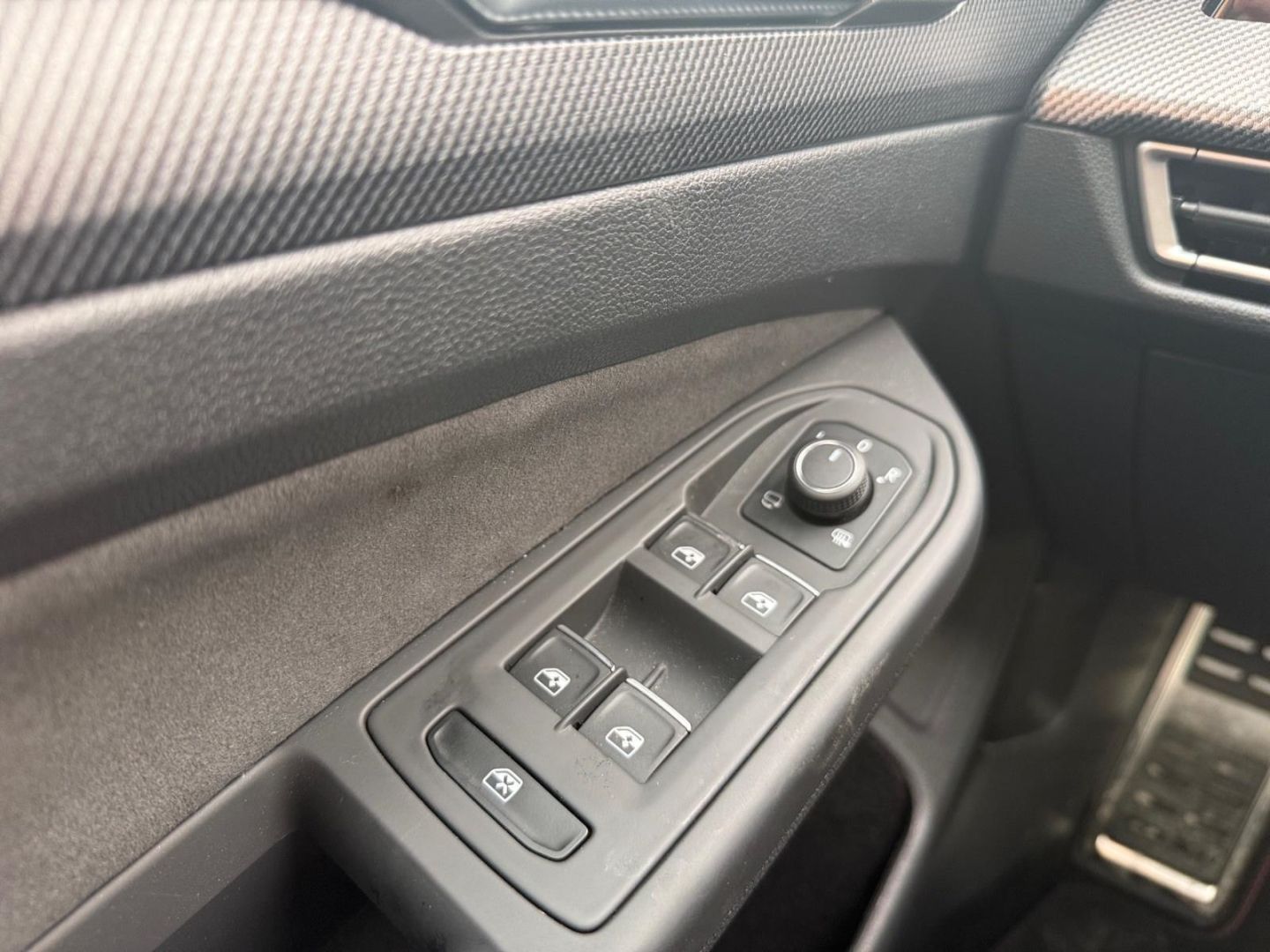 Volkswagen Golf GTI 8 VIII 2.0 TSI Navi HarmanKardon foto 24
