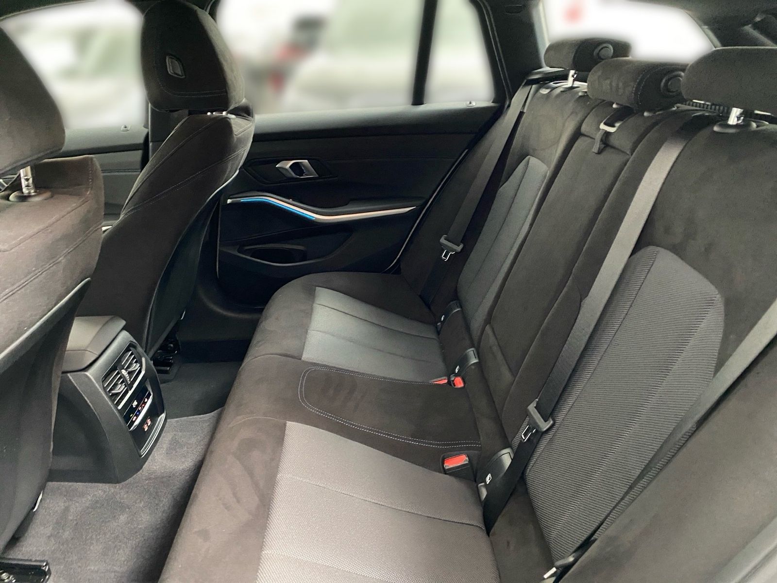 BMW 320d xDrive Touring M Sport HUD LC Prof. DA+ AHK foto 11