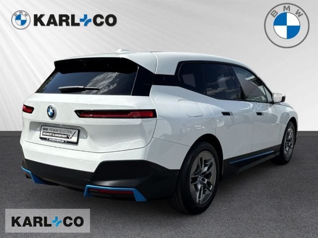 BMW iX xDrive 40 LC Prof DrivingAssProf Harman Kardo foto 4