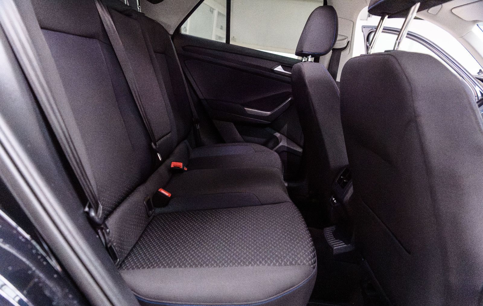 Volkswagen T-Roc 1,5 United+LM+SH+PDC+Drive Mode+Digi Cockp foto 12