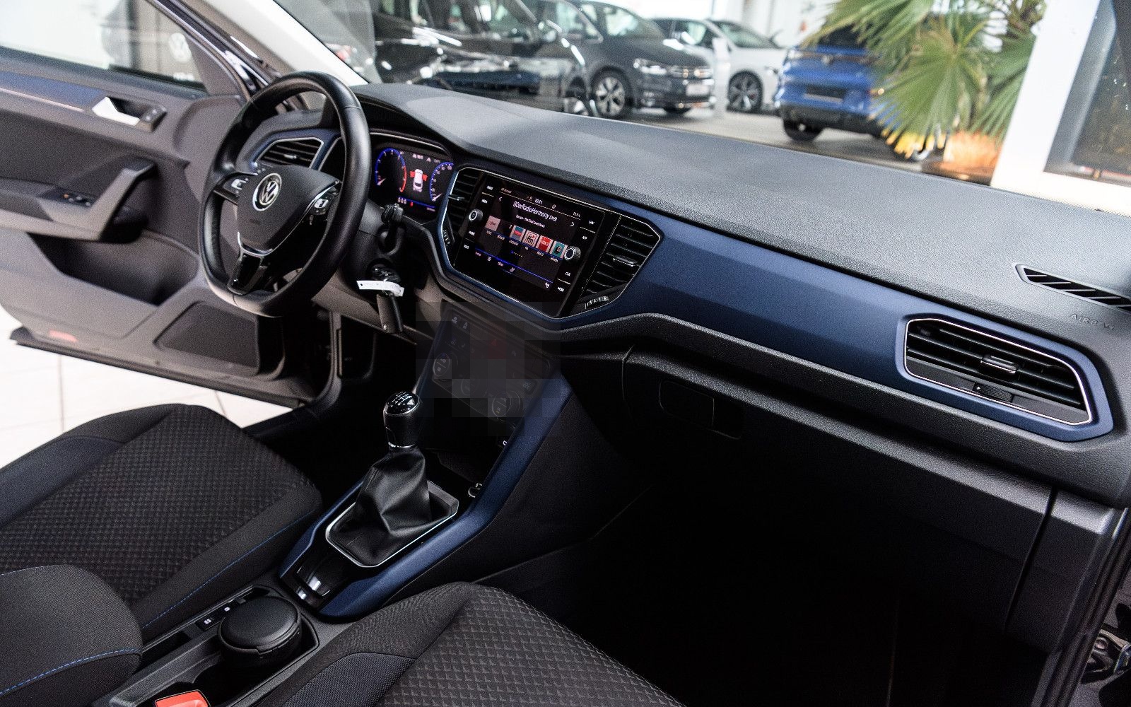 Volkswagen T-Roc 1,5 United+LM+SH+PDC+Drive Mode+Digi Cockp foto 16