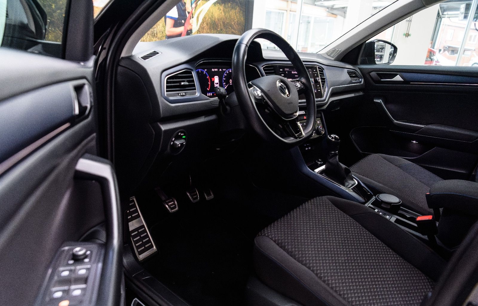 Volkswagen T-Roc 1,5 United+LM+SH+PDC+Drive Mode+Digi Cockp foto 23