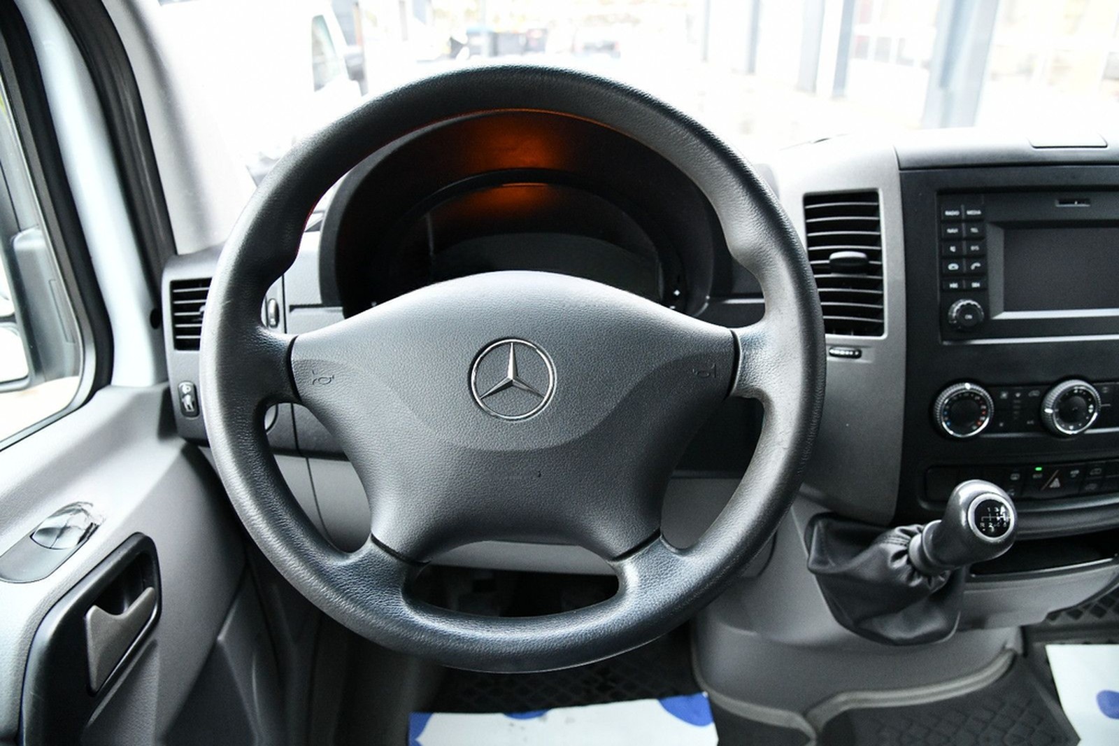 Mercedes-Benz Sprinter 313CDI Bus 9-Sitze L2H2 RWD Schwingsitz foto 15
