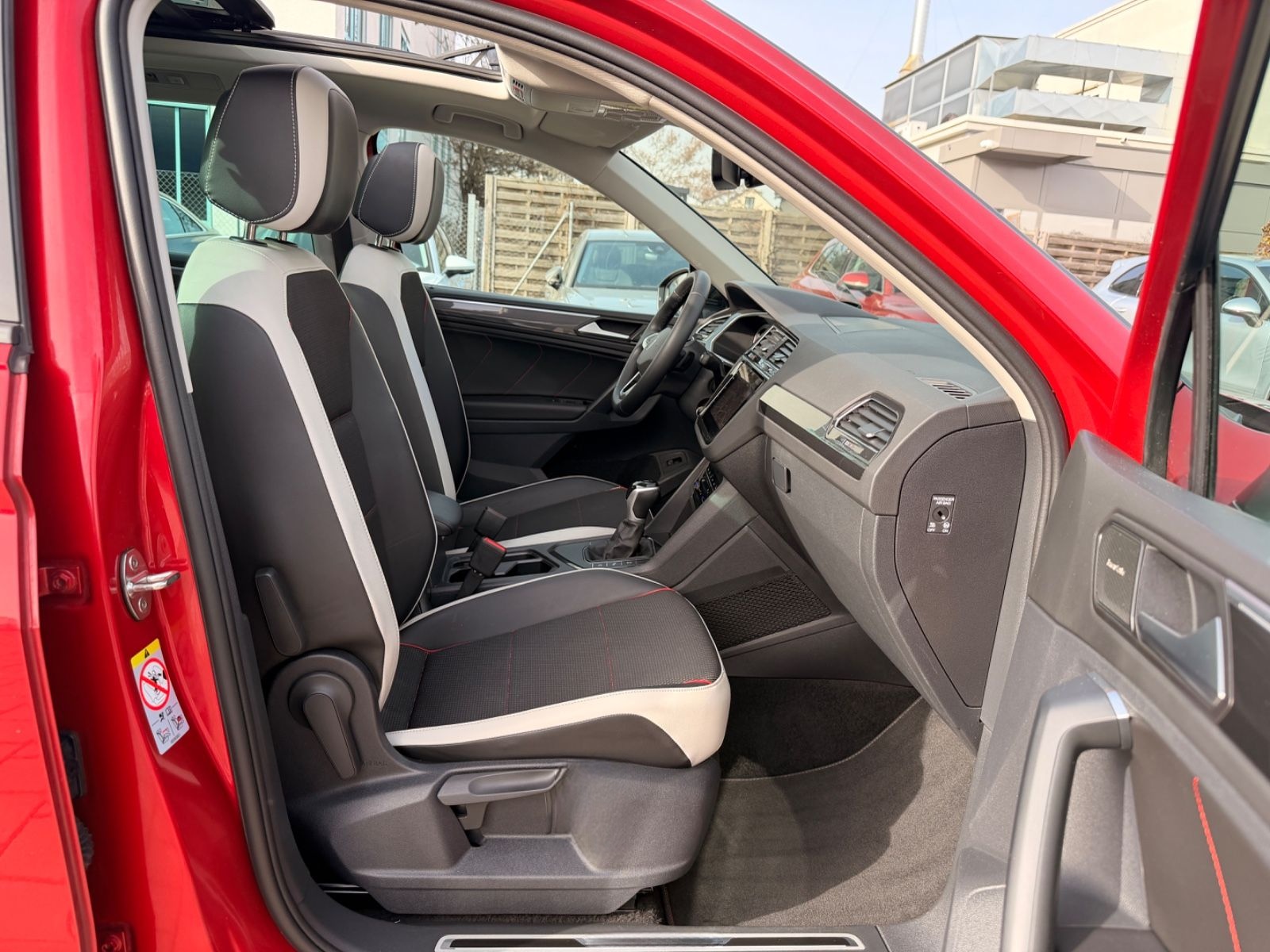 Volkswagen Tiguan 2.0 TDI Urban Sport *PANO-AREA-MATRIX* foto 12