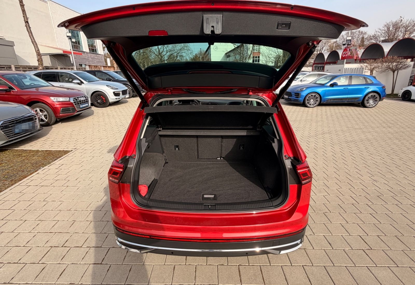Volkswagen Tiguan 2.0 TDI Urban Sport *PANO-AREA-MATRIX* foto 24