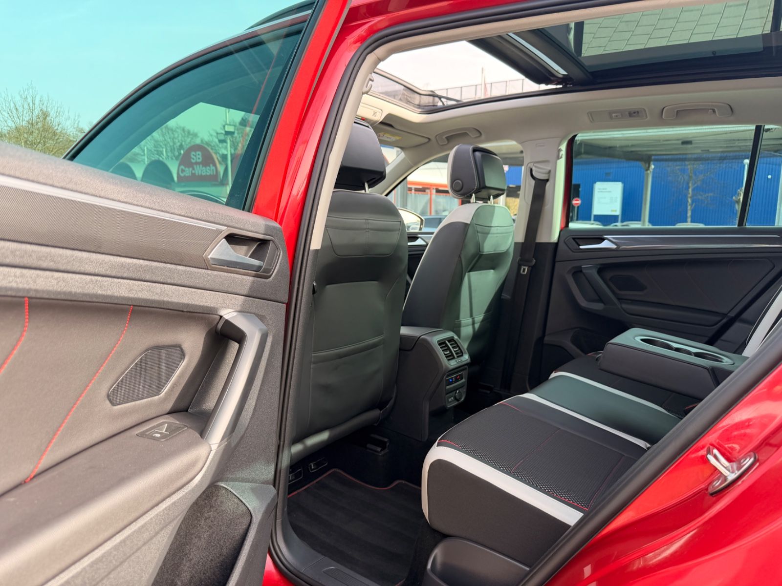Volkswagen Tiguan 2.0 TDI Urban Sport *PANO-AREA-MATRIX* foto 10