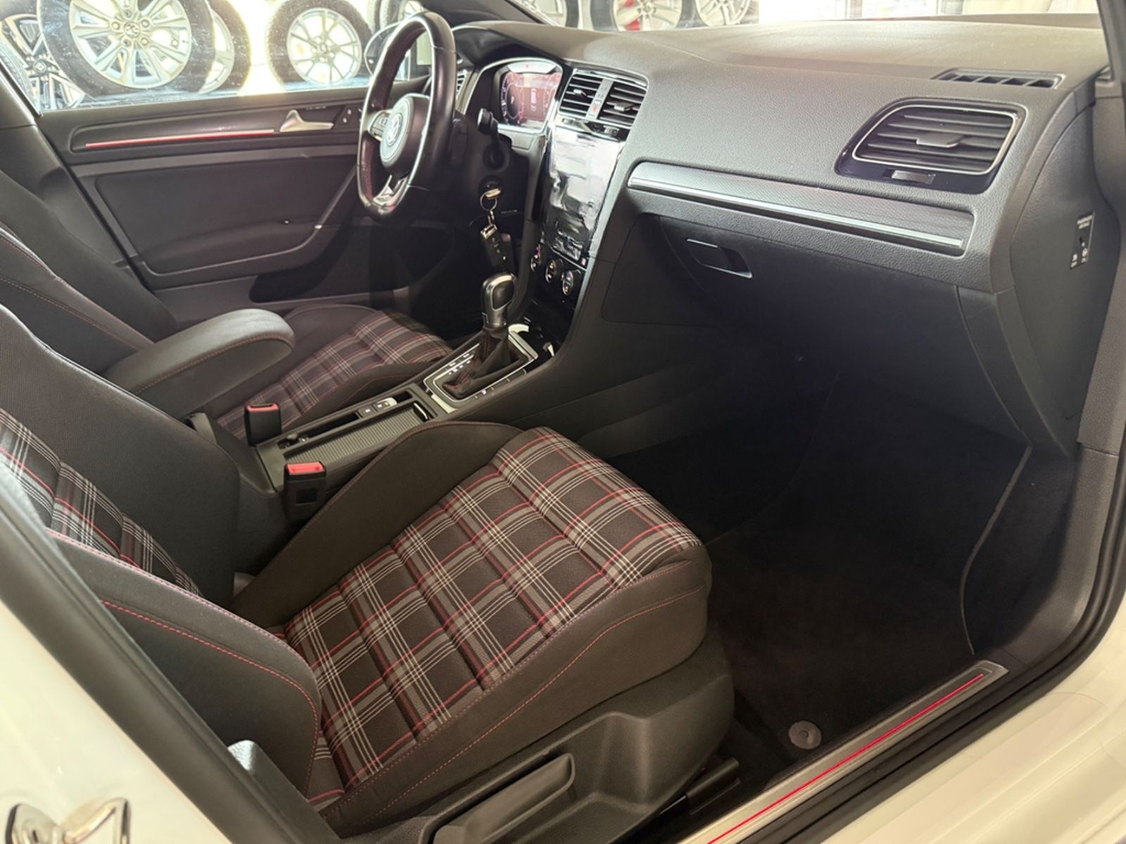 Volkswagen Golf VII Lim. GTI Performance LED/AHK/ACC/SHZ foto 11