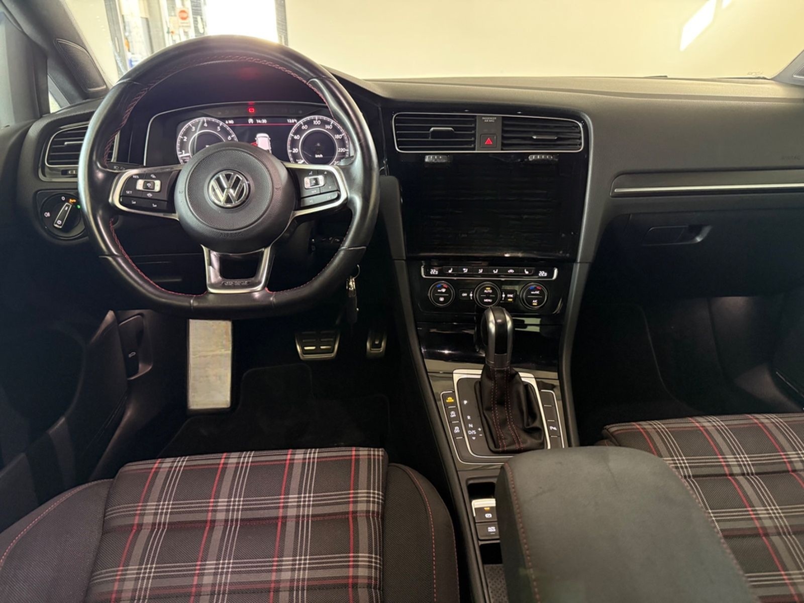 Volkswagen Golf VII Lim. GTI Performance LED/AHK/ACC/SHZ foto 13