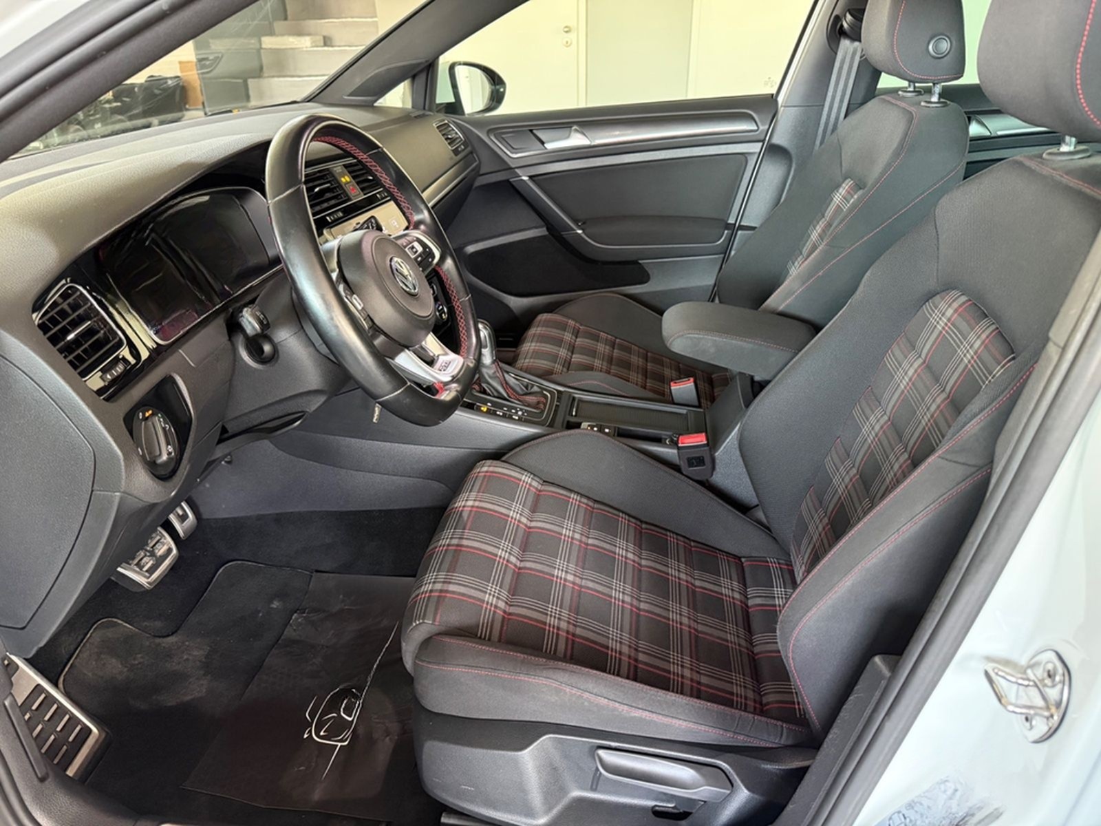 Volkswagen Golf VII Lim. GTI Performance LED/AHK/ACC/SHZ foto 7