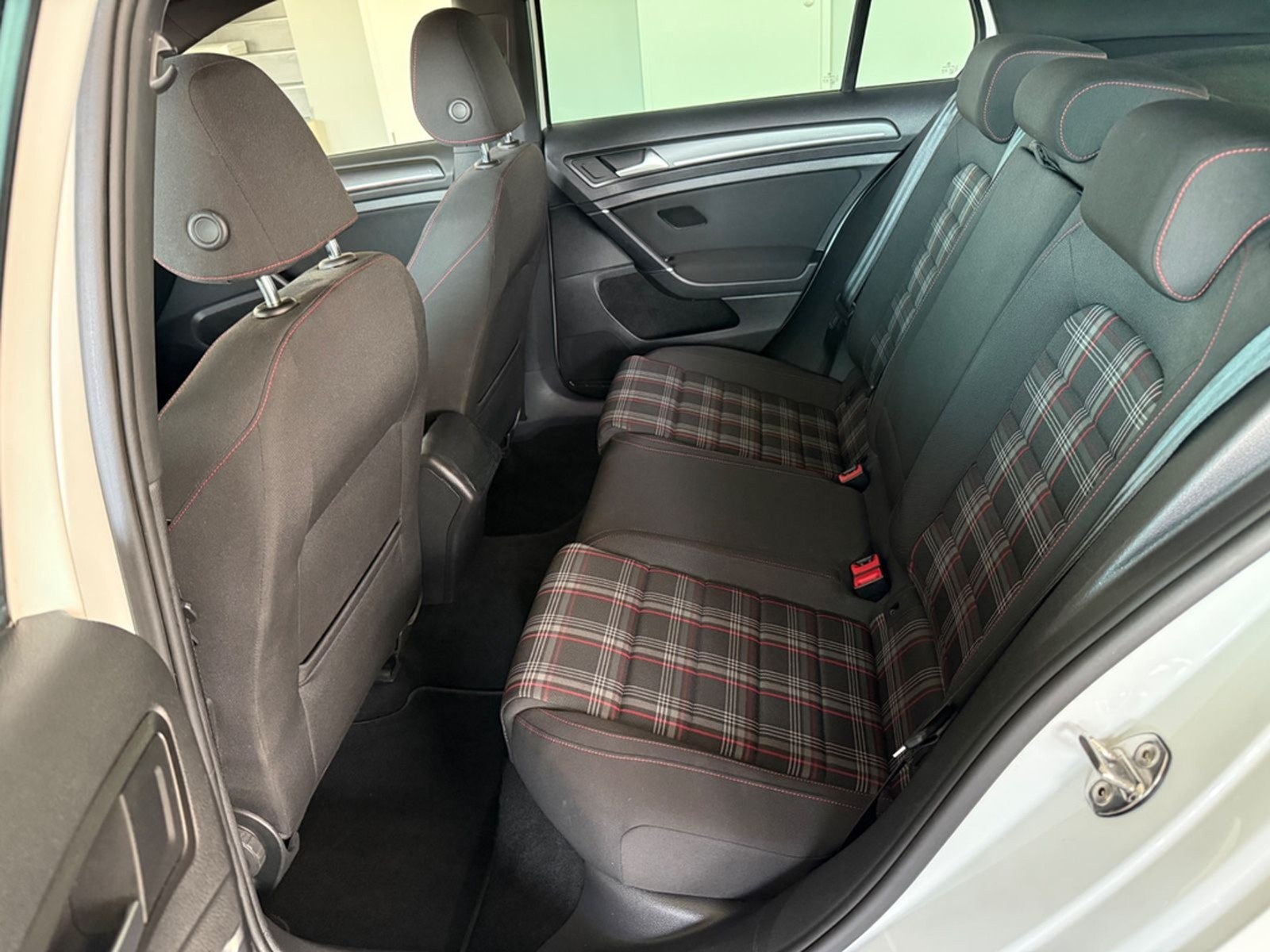 Volkswagen Golf VII Lim. GTI Performance LED/AHK/ACC/SHZ foto 8
