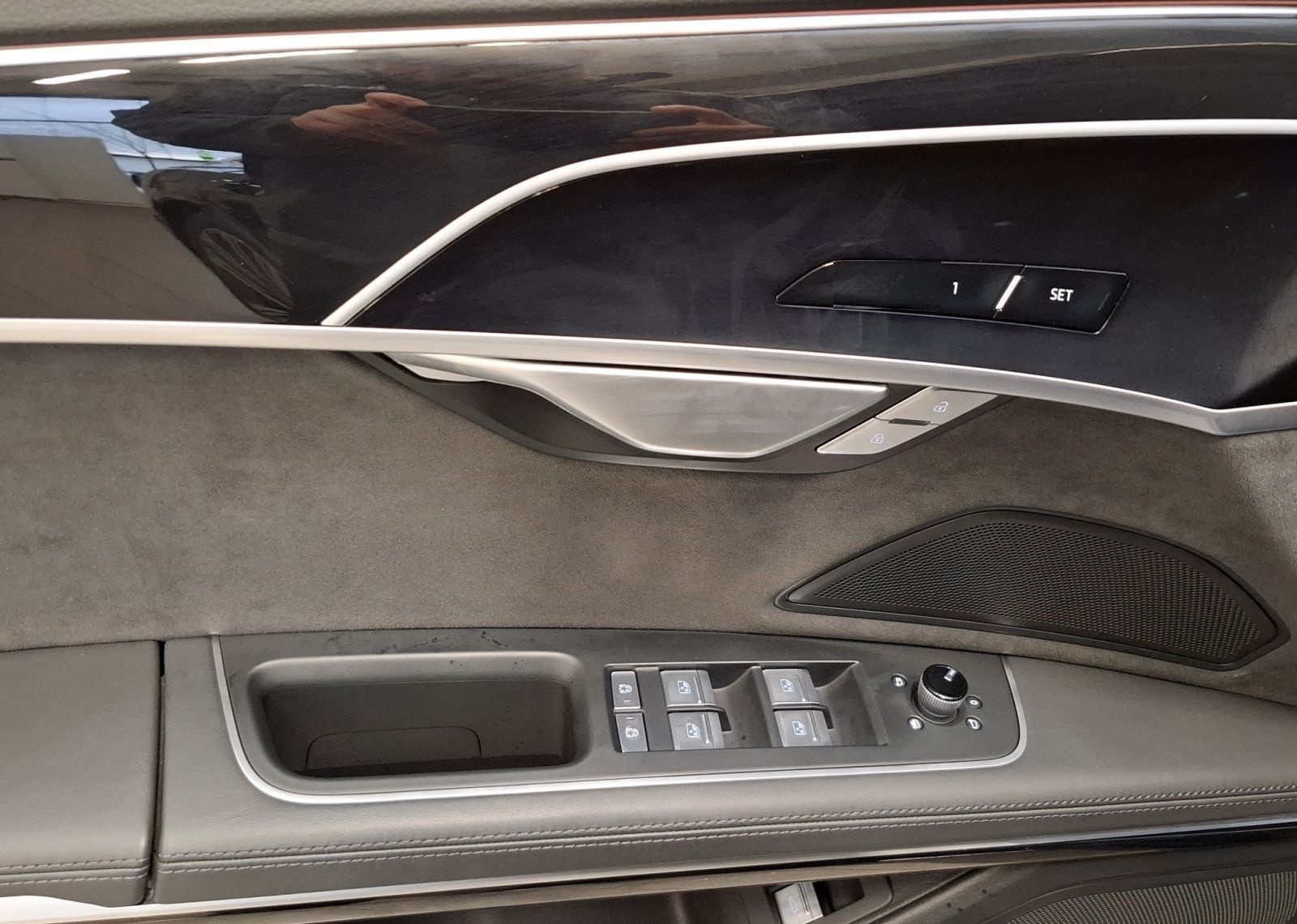 Audi A8 L TFSI e 60 e quattro 340(462) kW(PS) foto 13
