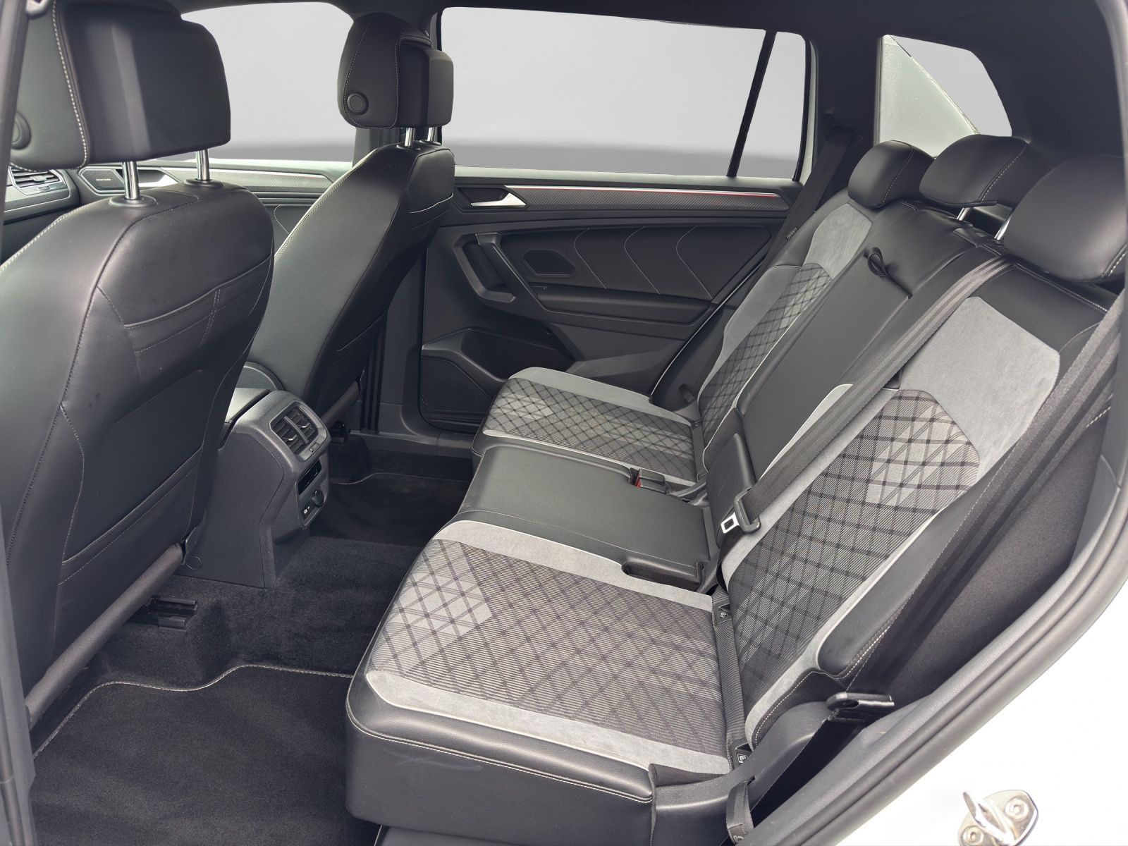 Volkswagen Tiguan Allspace 2.0 TDI 4M R-LINE LM20 MATRIX 36 foto 6