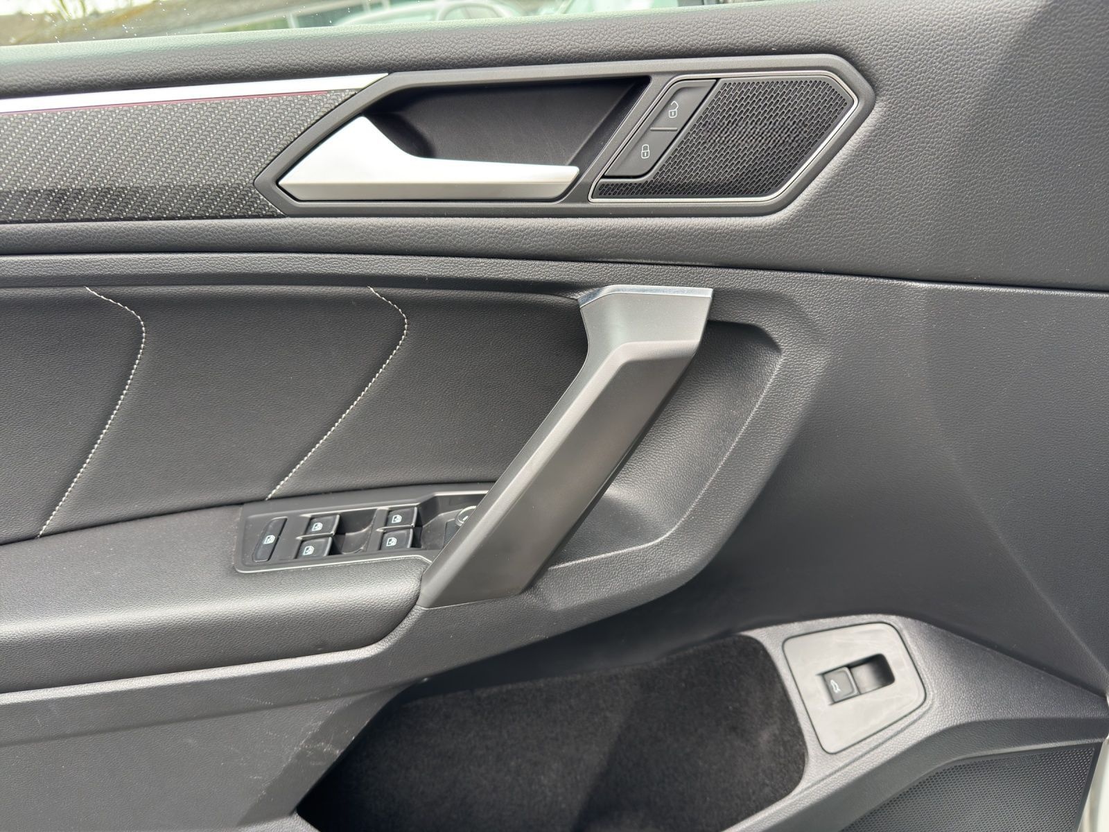 Volkswagen Tiguan Allspace 2.0 TDI 4M R-LINE LM20 MATRIX 36 foto 8