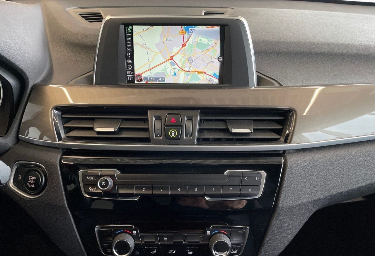 BMW X1 xDrive20i xLine 19"LM,Pano,AHK,Navi,erw.LED foto 13