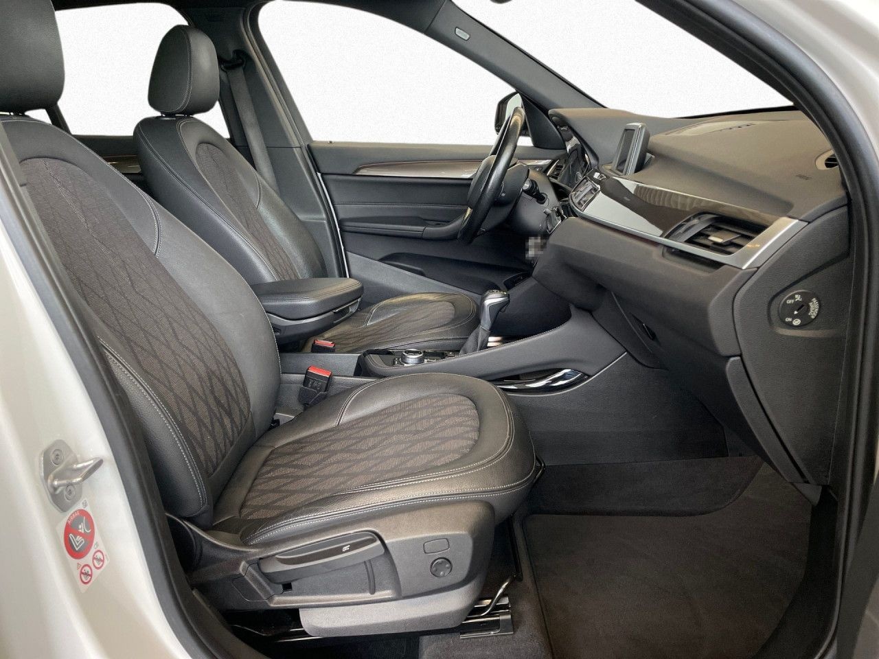 BMW X1 xDrive20i xLine 19"LM,Pano,AHK,Navi,erw.LED foto 8