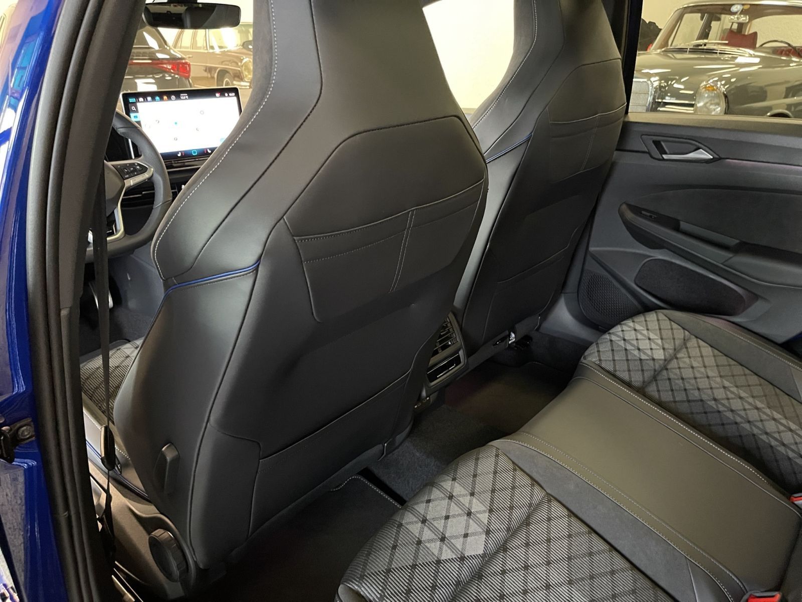 Volkswagen Golf Variant 1.5 eTSI DSG R-Line AHK Pano foto 13