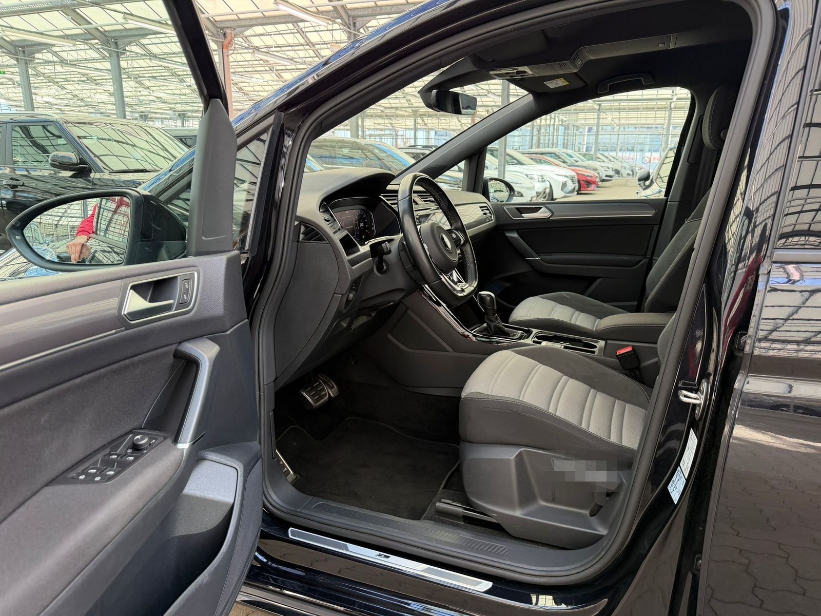 Volkswagen Touran 1.5 TSI Highline  DSG|LED|AHK|ACC|Kamera foto 8