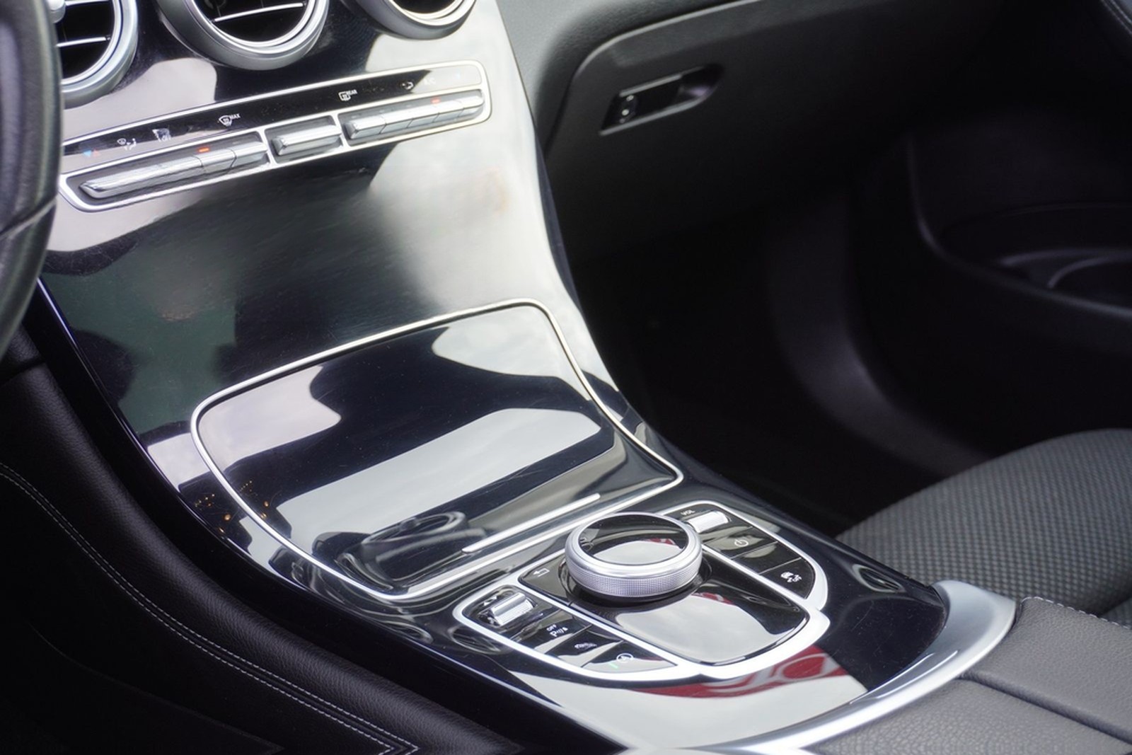 Mercedes-Benz GLC 250 4Matic 7G-DCT LED Navi Panorama PDC USB foto 22