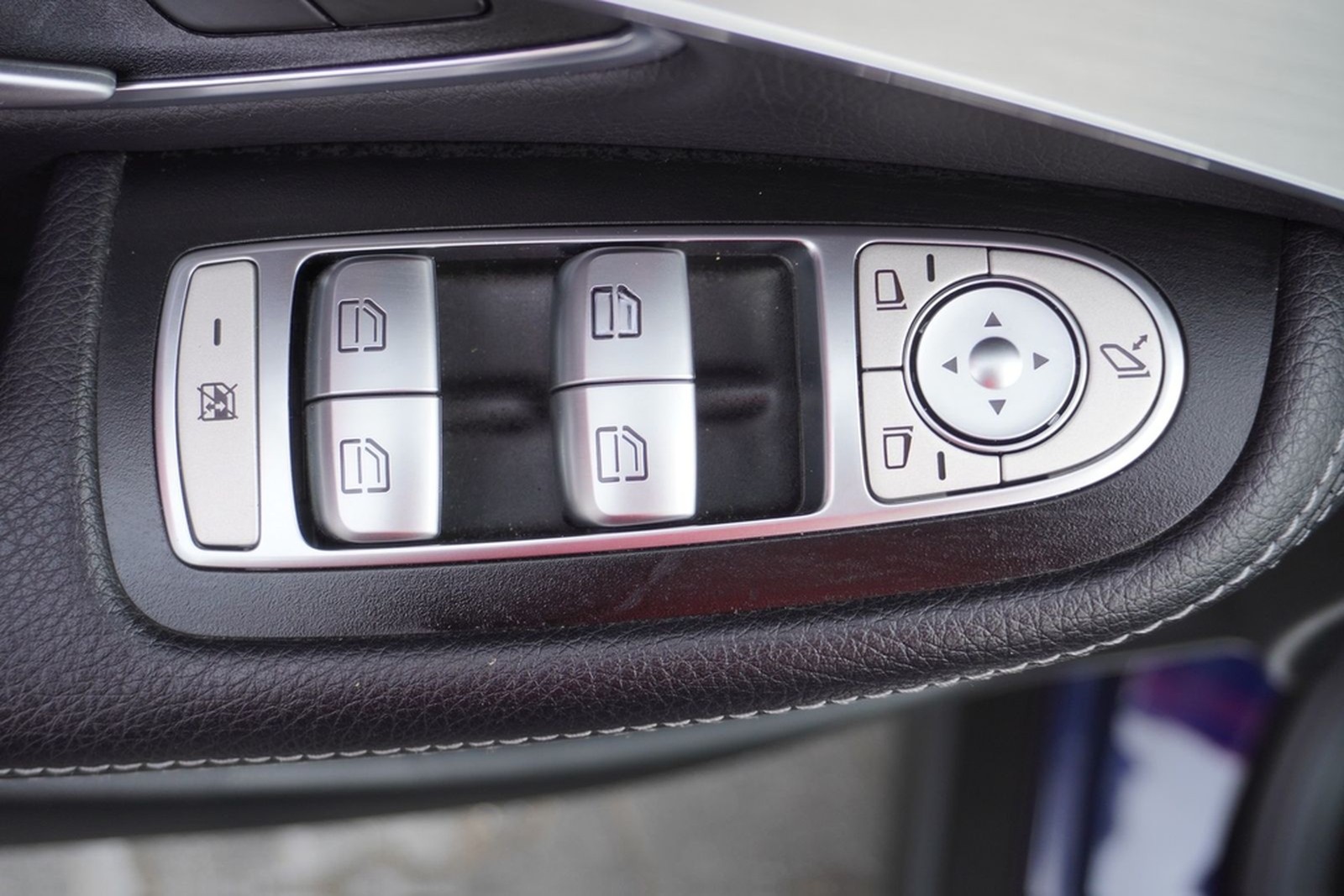 Mercedes-Benz GLC 250 4Matic 7G-DCT LED Navi Panorama PDC USB foto 30