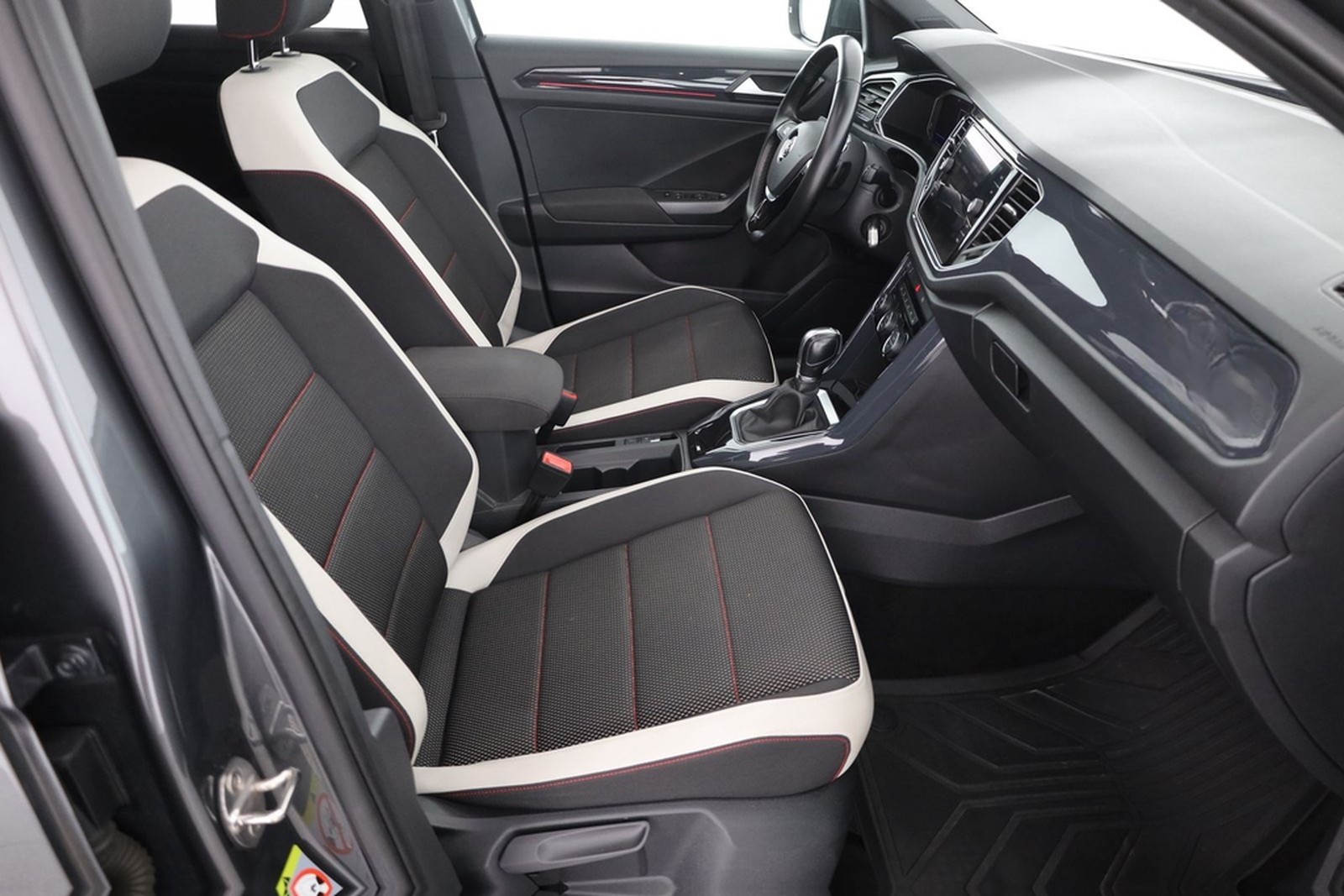 Volkswagen T-Roc 1.5 TSI DSG Sport Panorama Standheizung foto 23