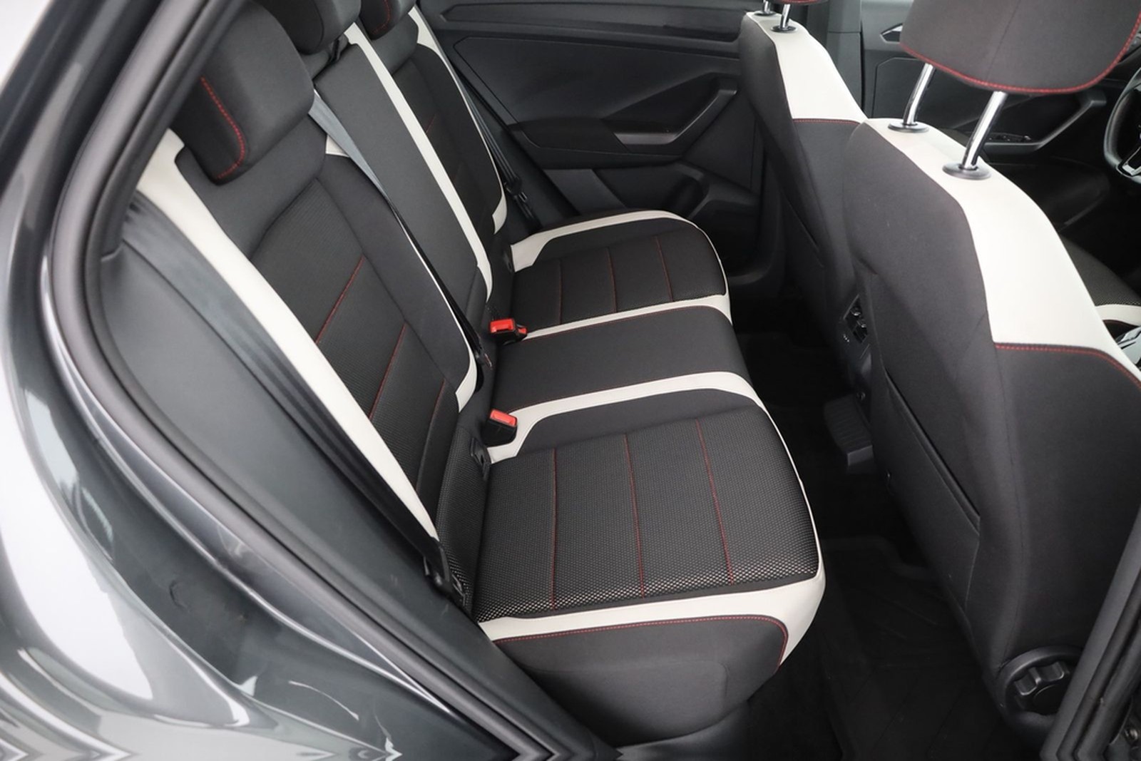 Volkswagen T-Roc 1.5 TSI DSG Sport Panorama Standheizung foto 24