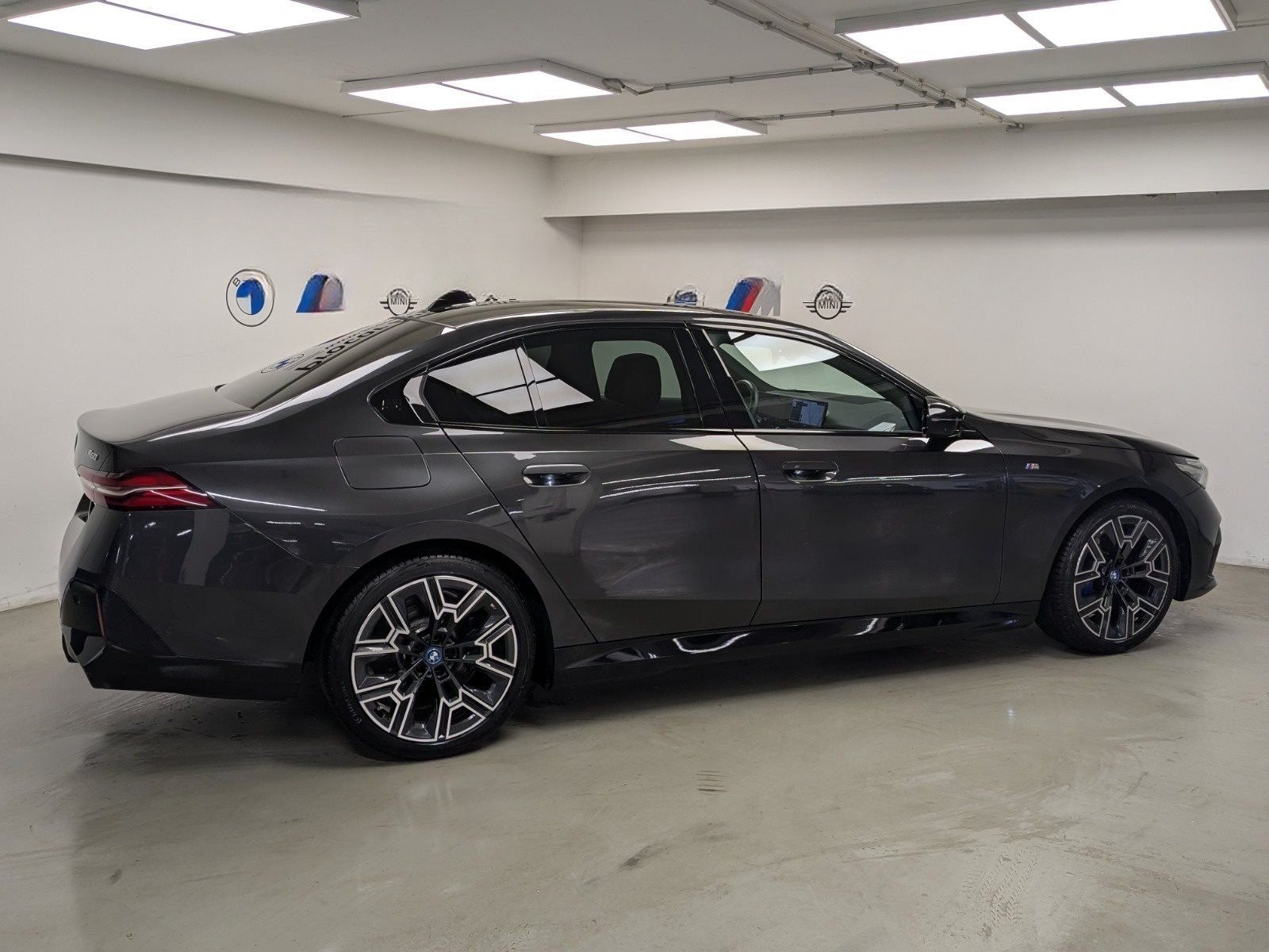 BMW i5 M60 xDrive Pano B&W DA Prof PA+ 20'' ACC 360° foto 6