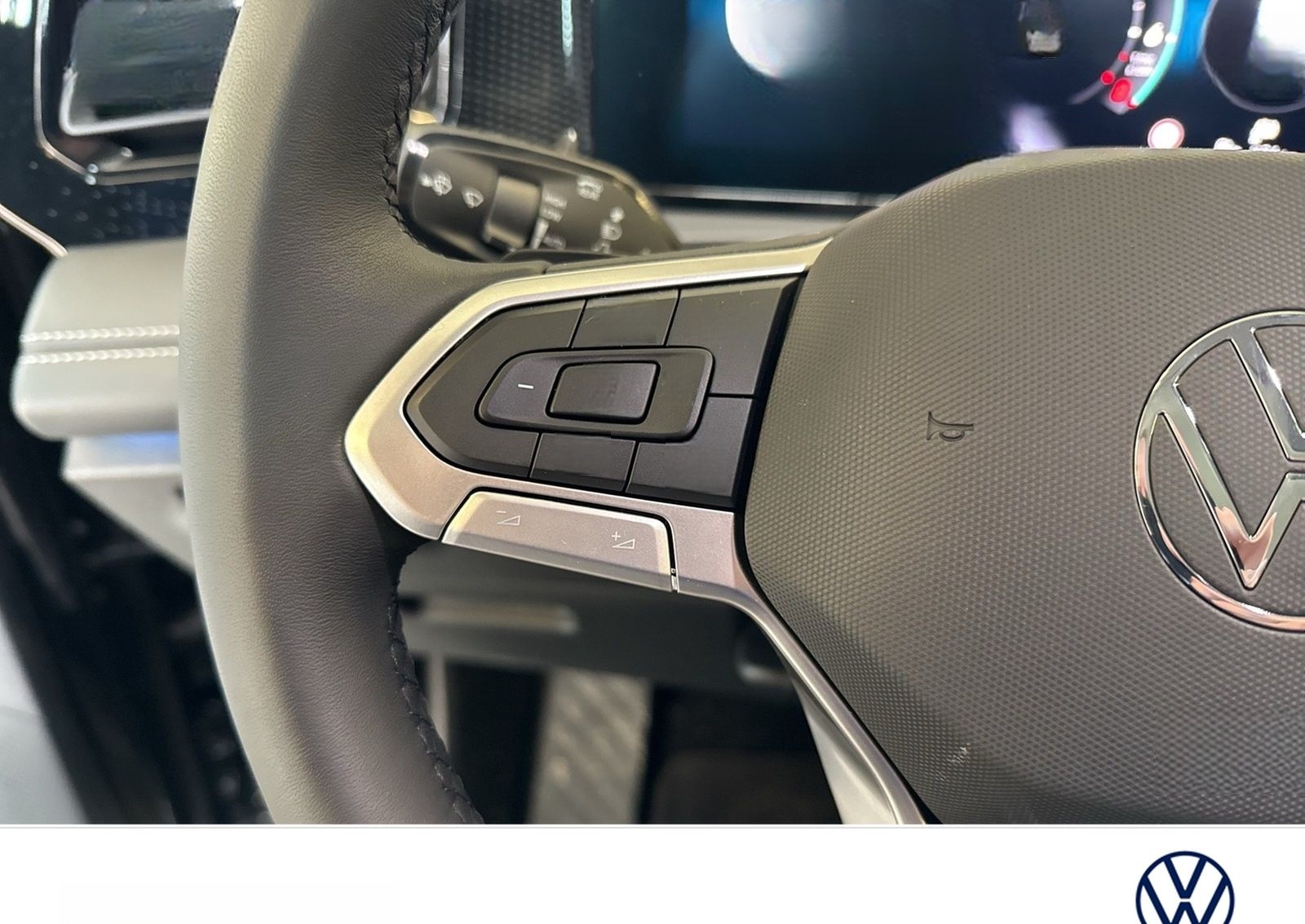 Volkswagen Tiguan 1.5 HYBRID LIFE AHK 360°CAM ACC LM18 NAVI foto 17