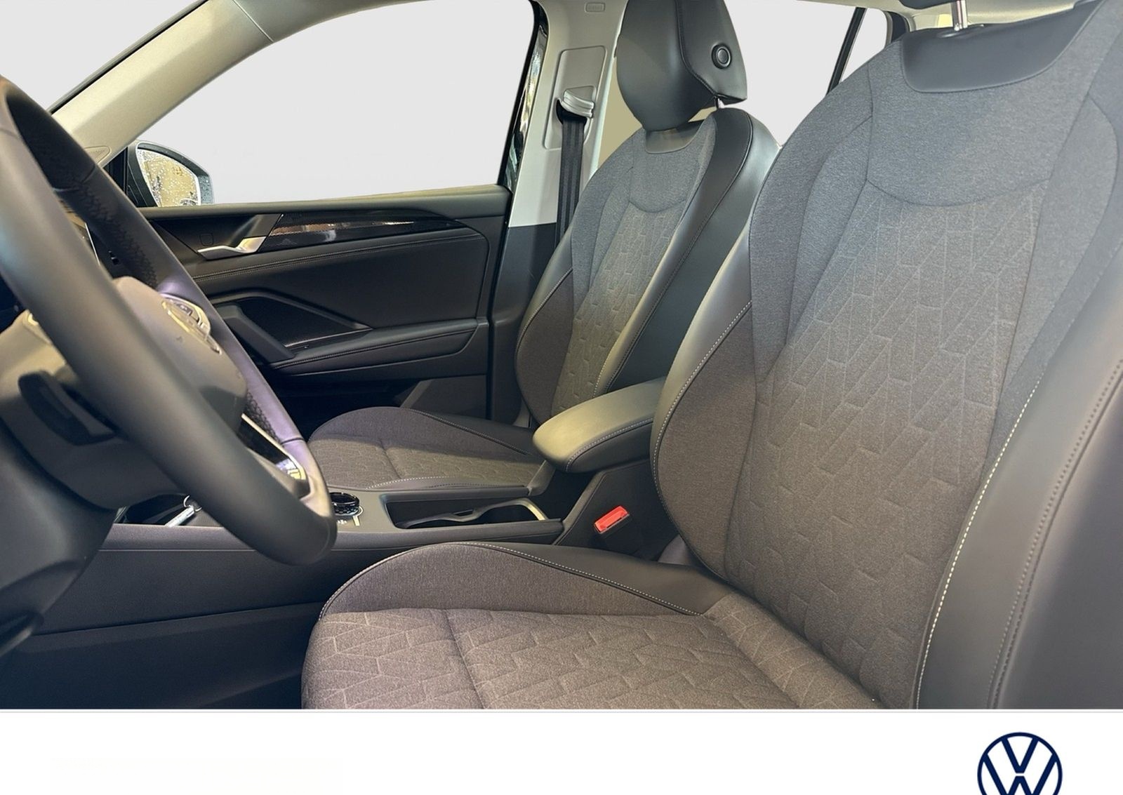 Volkswagen Tiguan 1.5 HYBRID LIFE AHK 360°CAM ACC LM18 NAVI foto 8