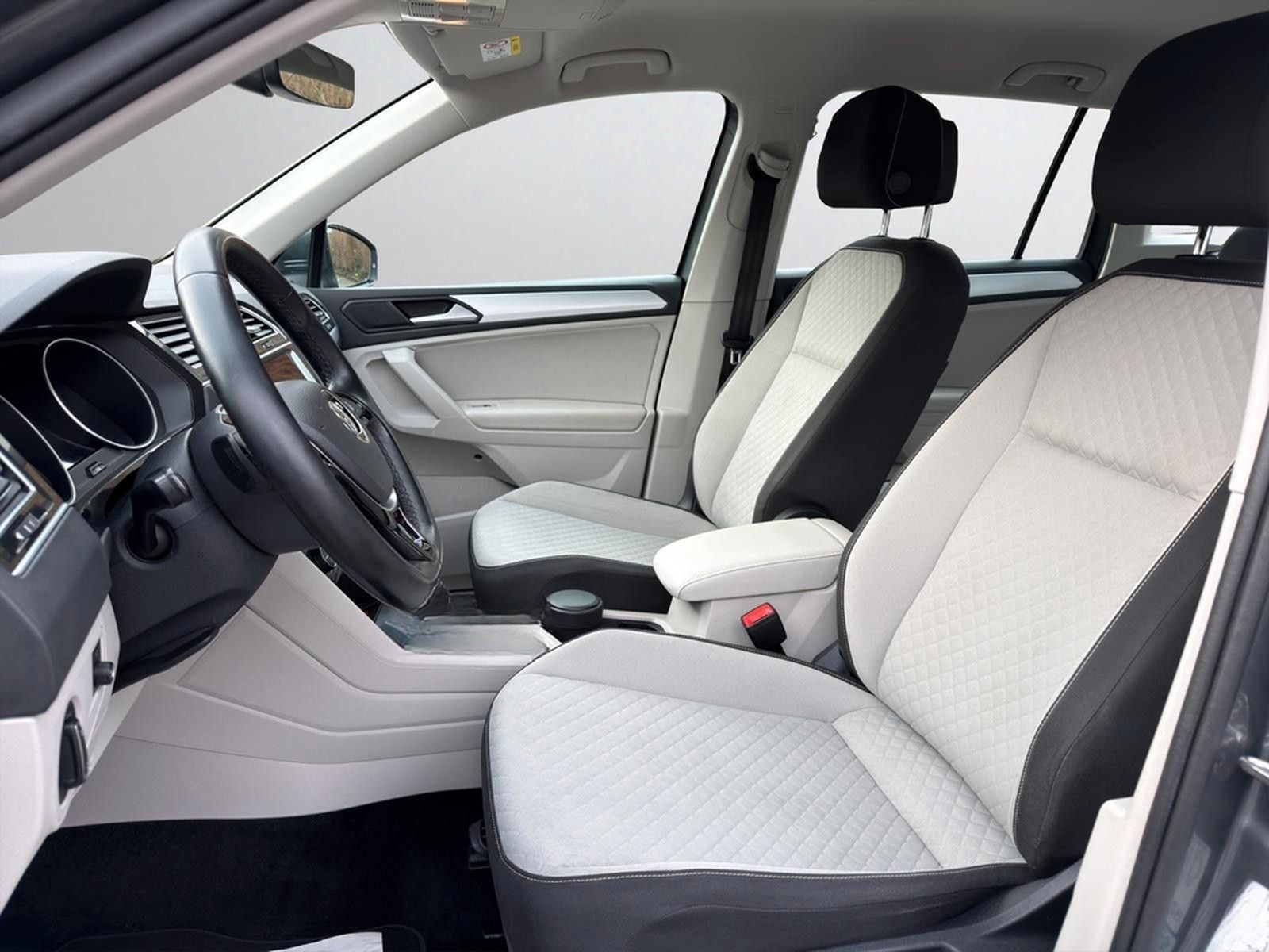 Volkswagen Tiguan Comfortline*Navi*RFK*SHZ*Apple*1.Hand* foto 8
