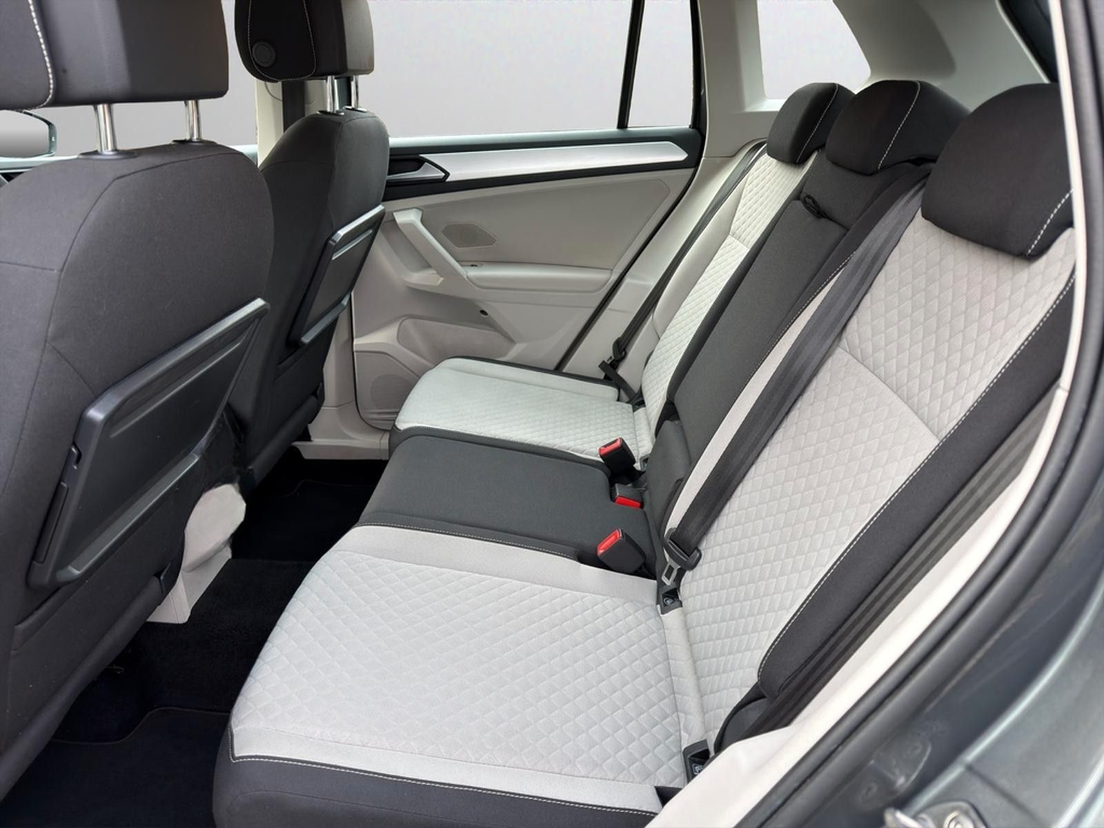 Volkswagen Tiguan Comfortline*Navi*RFK*SHZ*Apple*1.Hand* foto 9