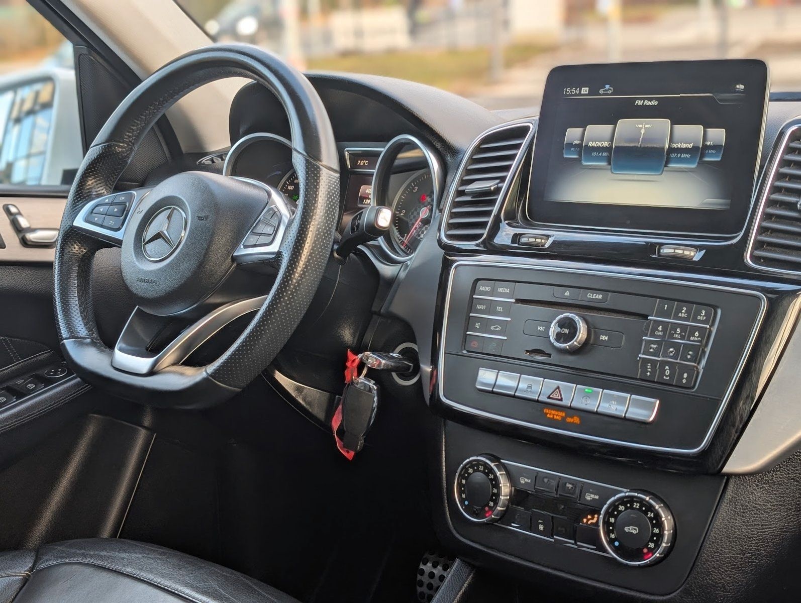 Mercedes-Benz GLE 350 d 4Matic AMG Line. PANO. 360°. AIRMATIC foto 17