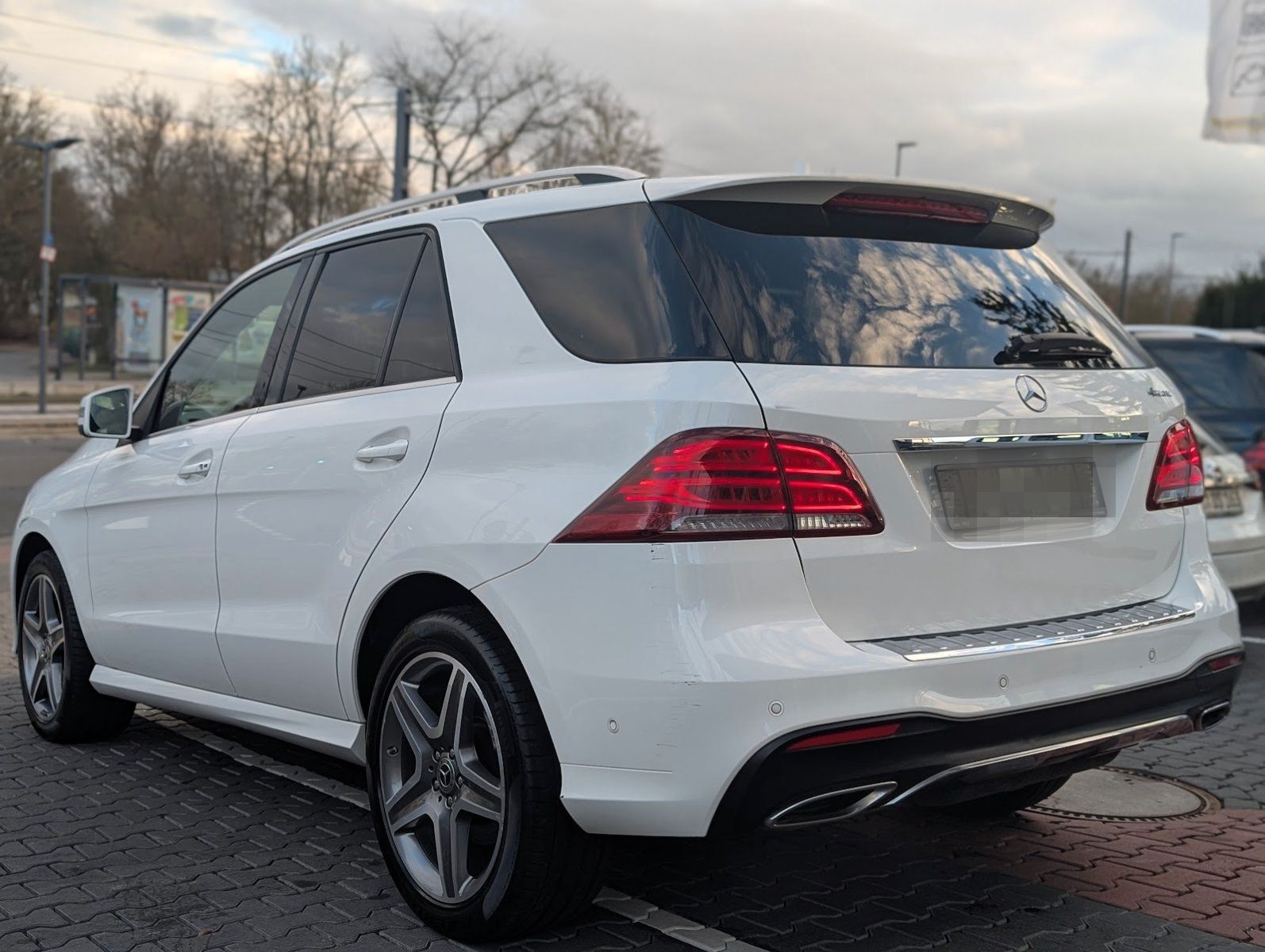 Mercedes-Benz GLE 350 d 4Matic AMG Line. PANO. 360°. AIRMATIC foto 4
