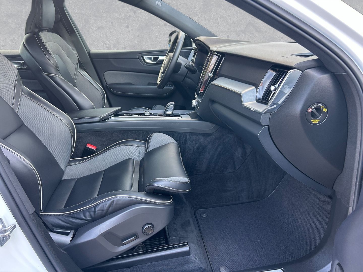 Volvo XC60 B4 Mild-Hybrid R-Design AHK/Kamera/Sitzhzg. foto 3