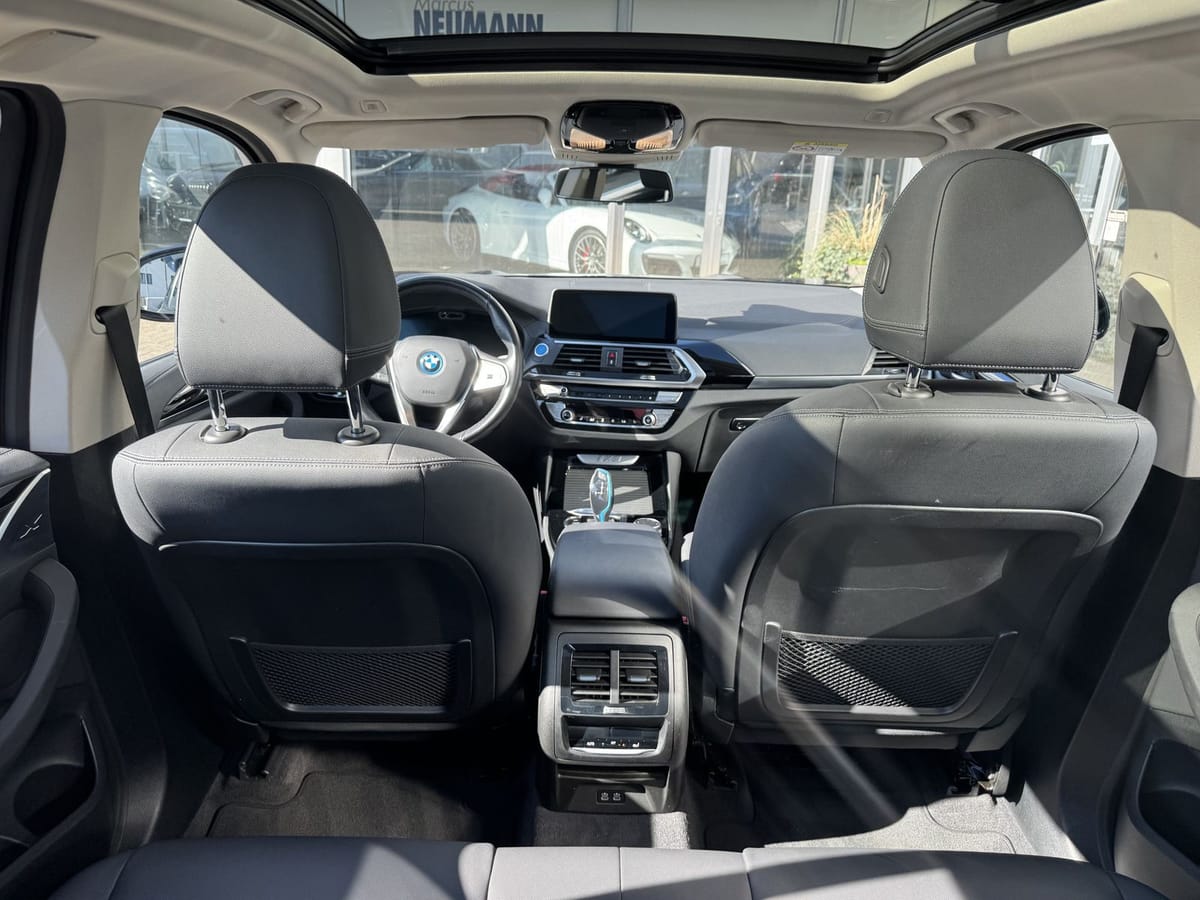 BMW iX3 Inspiring AHK/Shadow/Pano foto 11