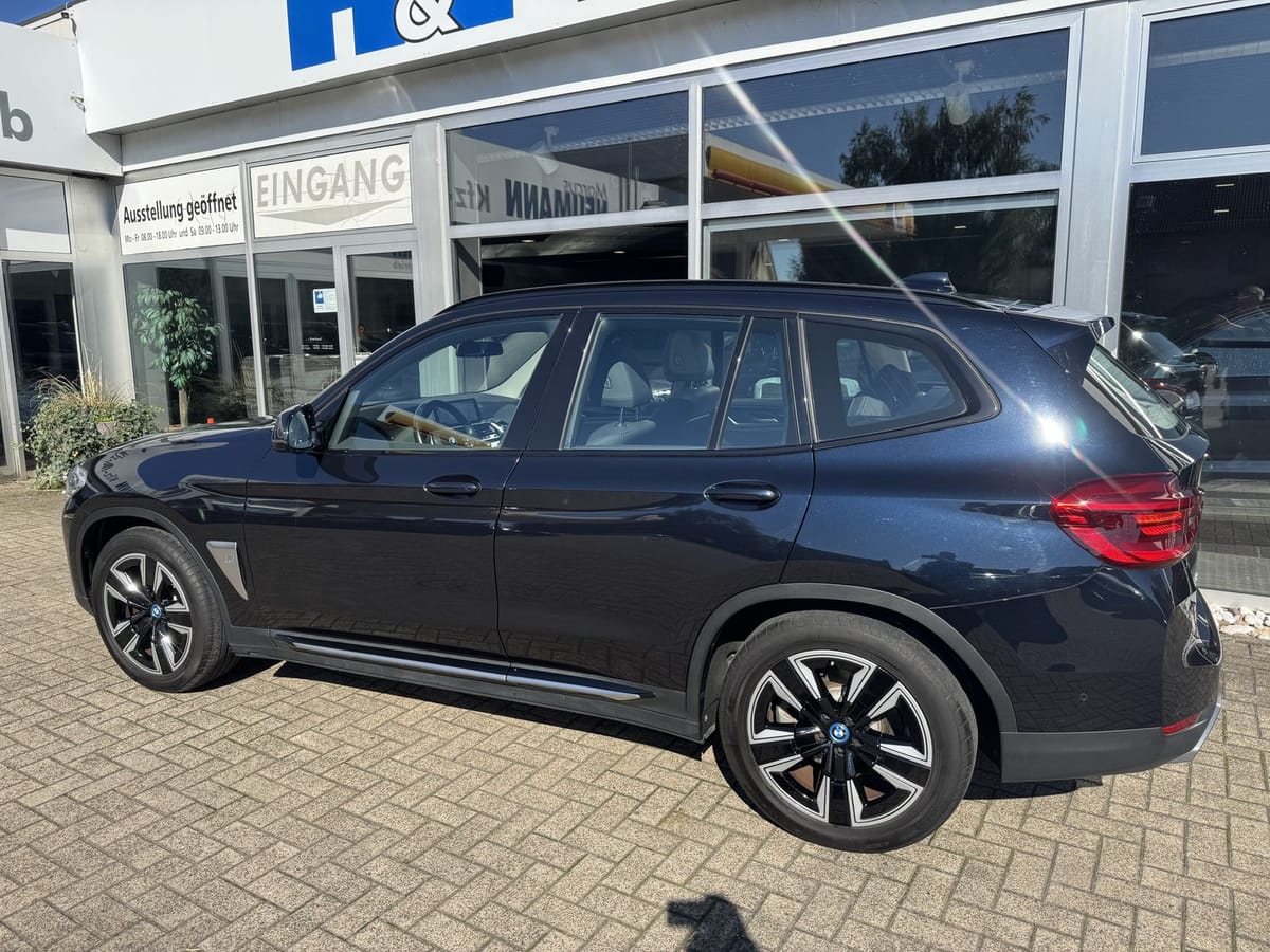 BMW iX3 Inspiring AHK/Shadow/Pano foto 15