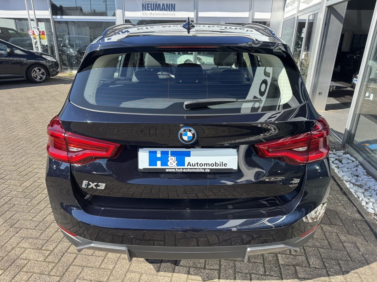 BMW iX3 Inspiring AHK/Shadow/Pano foto 17