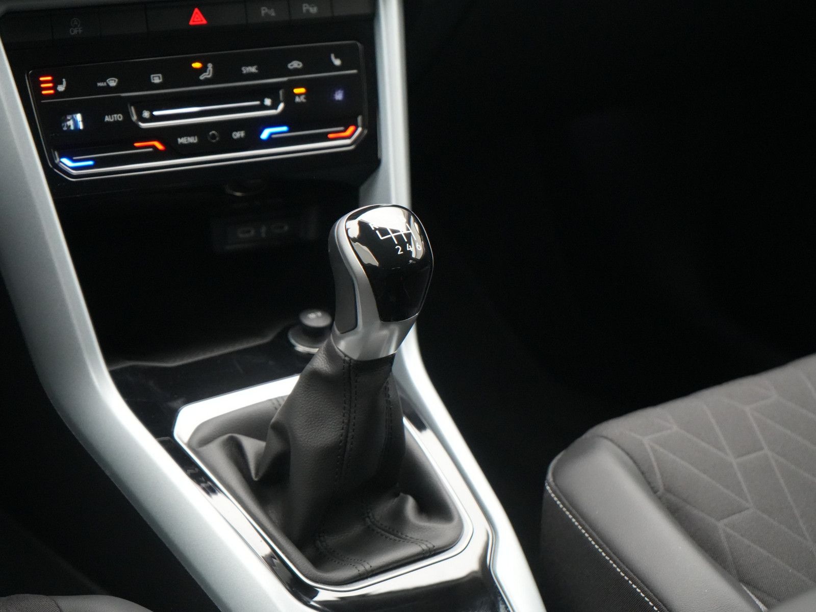 Volkswagen T-Roc Goal NAVI VIRT AHK ACC LEDER SHZ CARPLAY foto 11