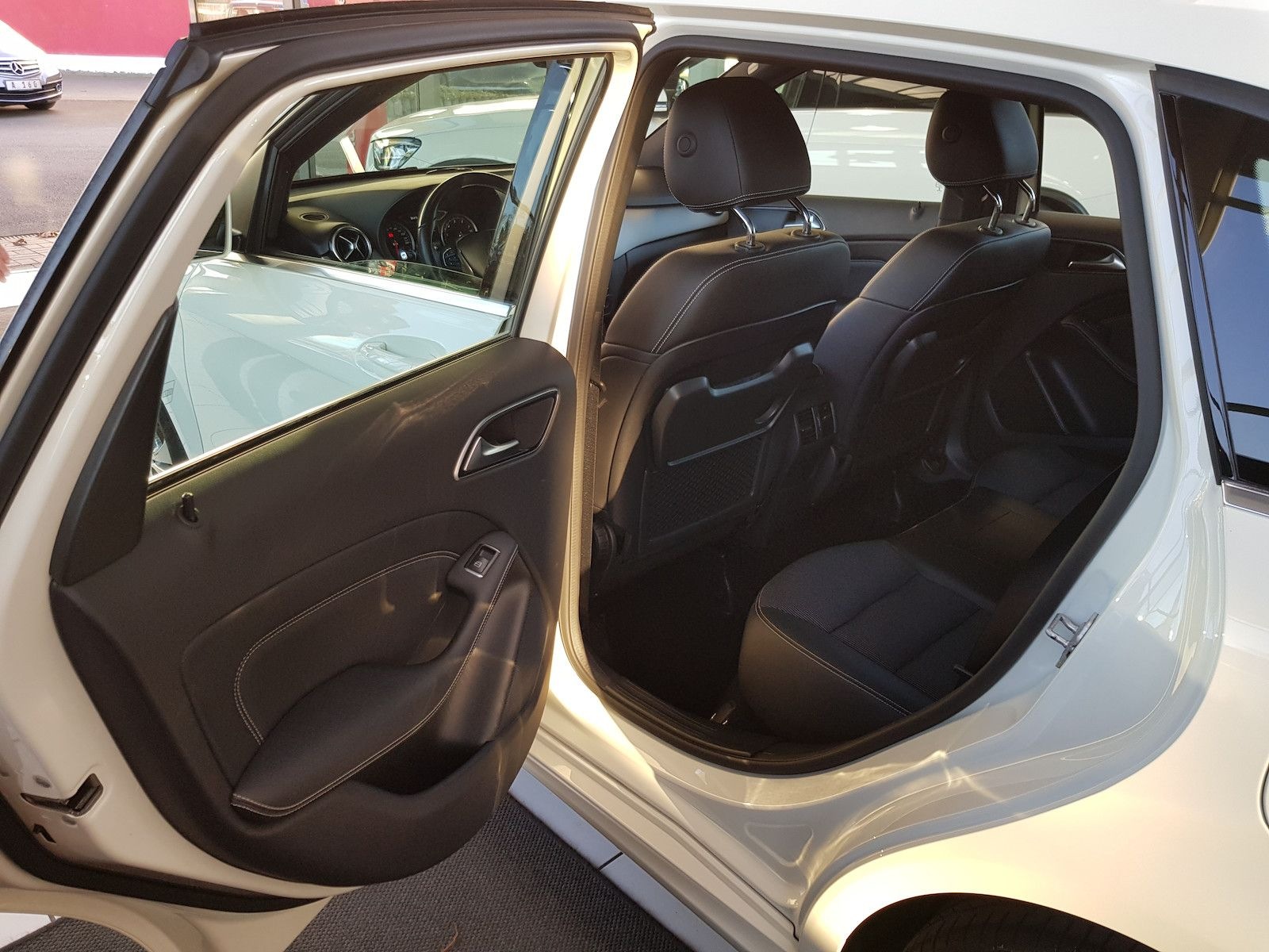 Mercedes-Benz B 200 URBAN COMAND LED DISTR TOTW KAMERA KEYLESS foto 9
