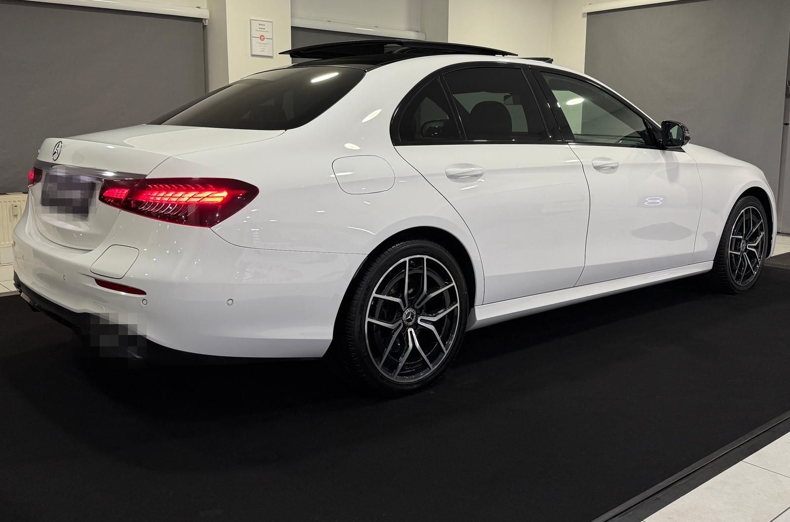 Mercedes-Benz E 300 de 9G AMG-LINE*PANO*DISTR.*AIRMATIC*MEMORY foto 5