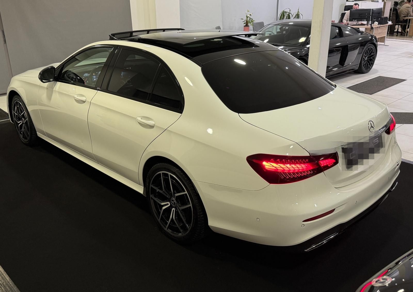 Mercedes-Benz E 300 de 9G AMG-LINE*PANO*DISTR.*AIRMATIC*MEMORY foto 9